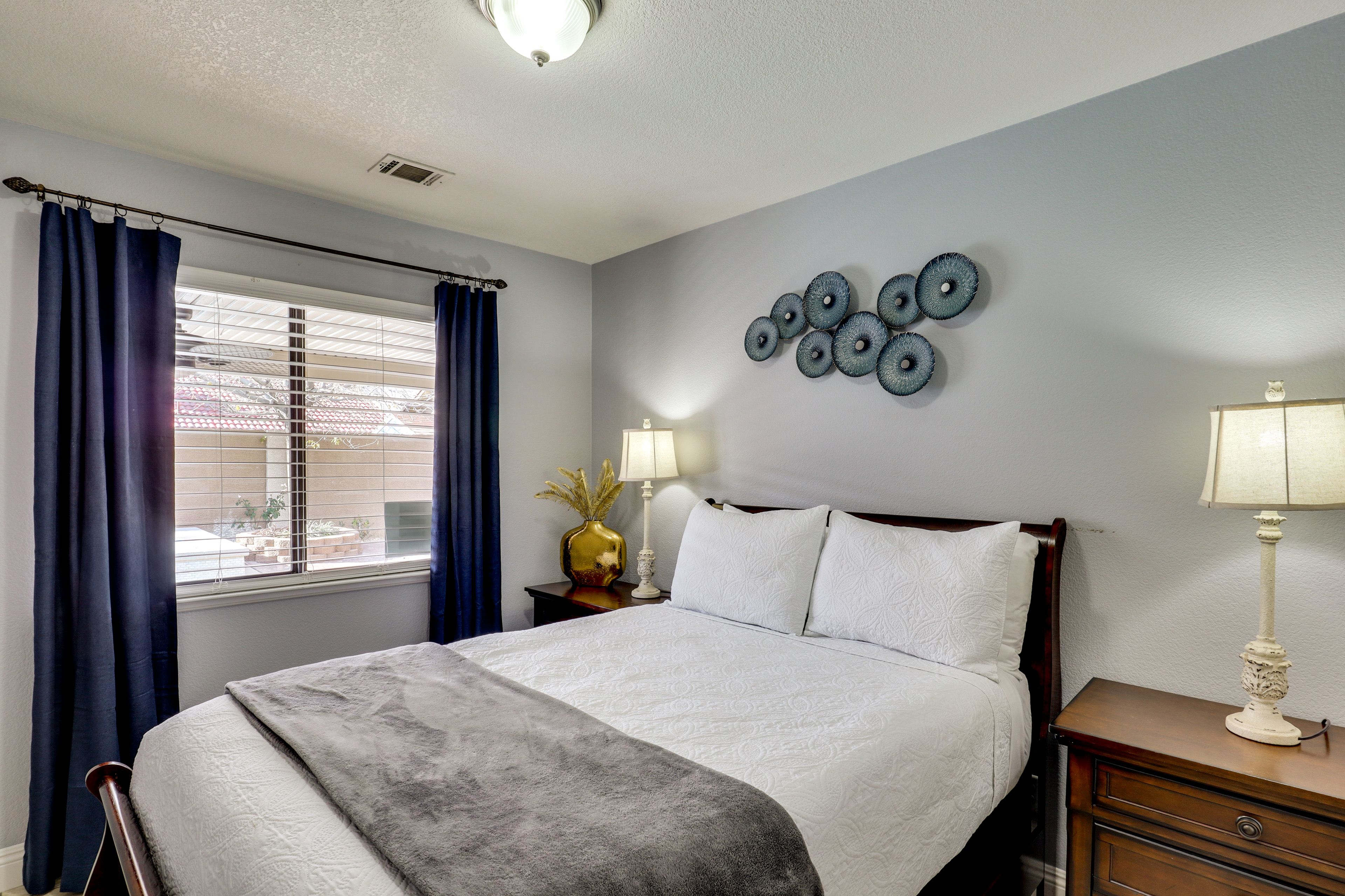 Bedroom 2 | Queen Bed