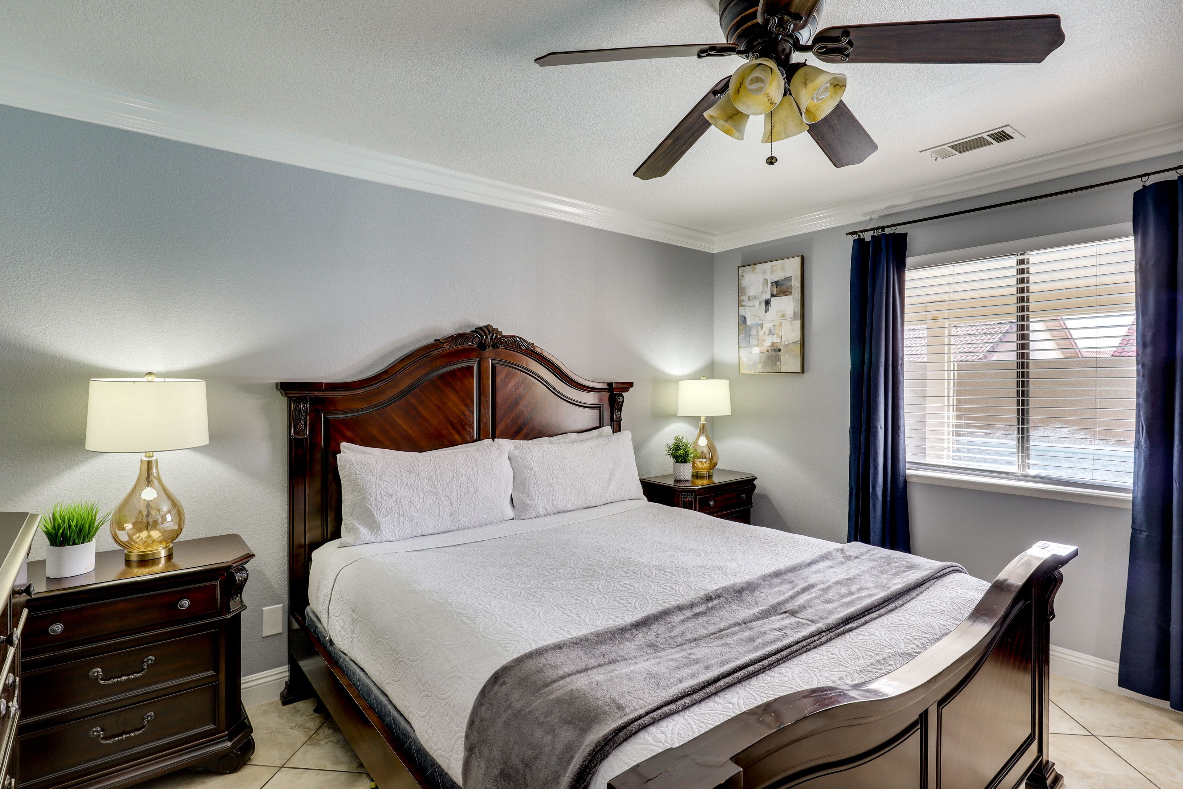 Bedroom 1 | King Bed