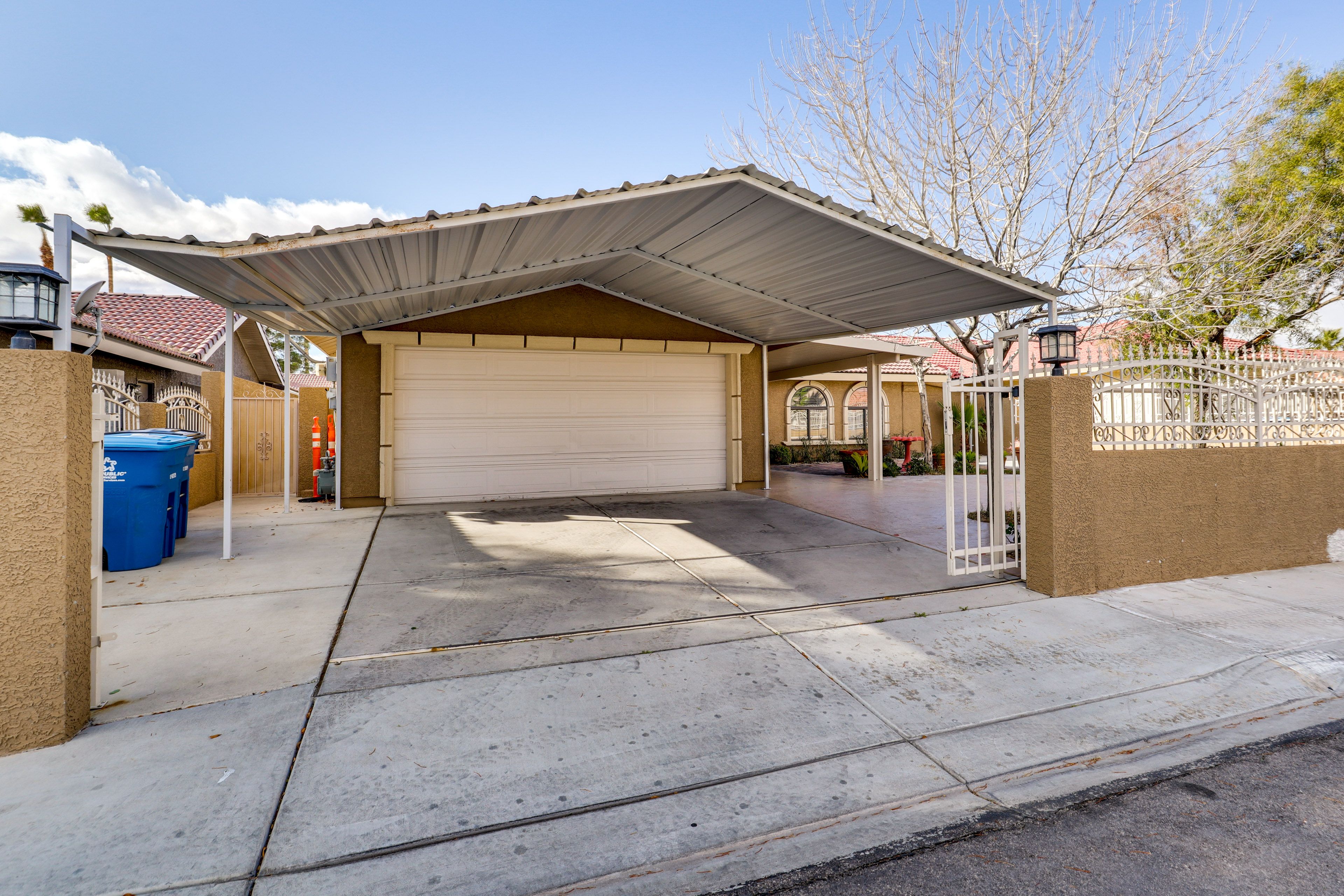 Parking | Carport (2 Vehicles) | RV Parking | No Garage Access