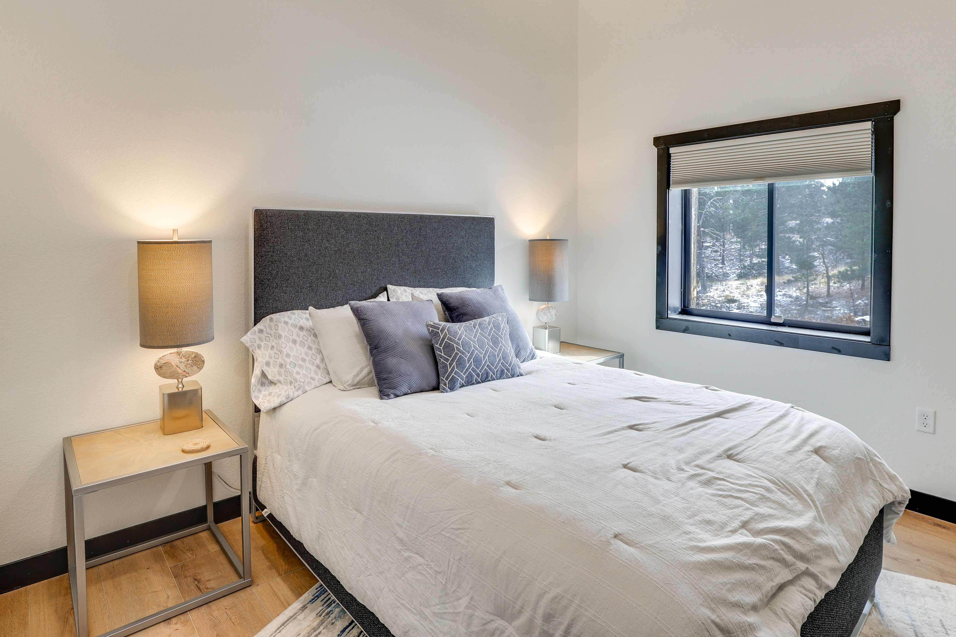 Bedroom 2 | Queen Bed