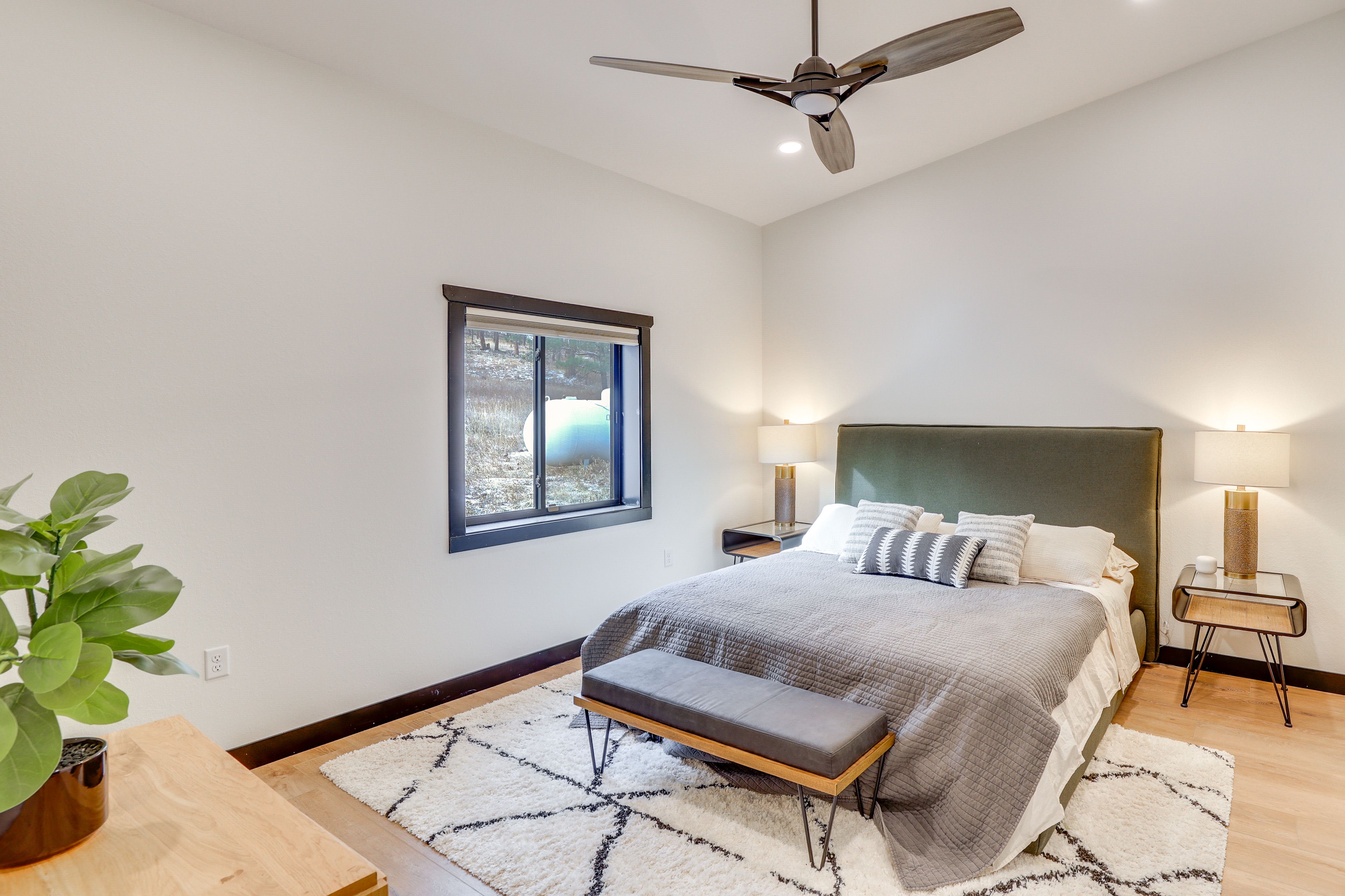 Bedroom 1 | King Bed