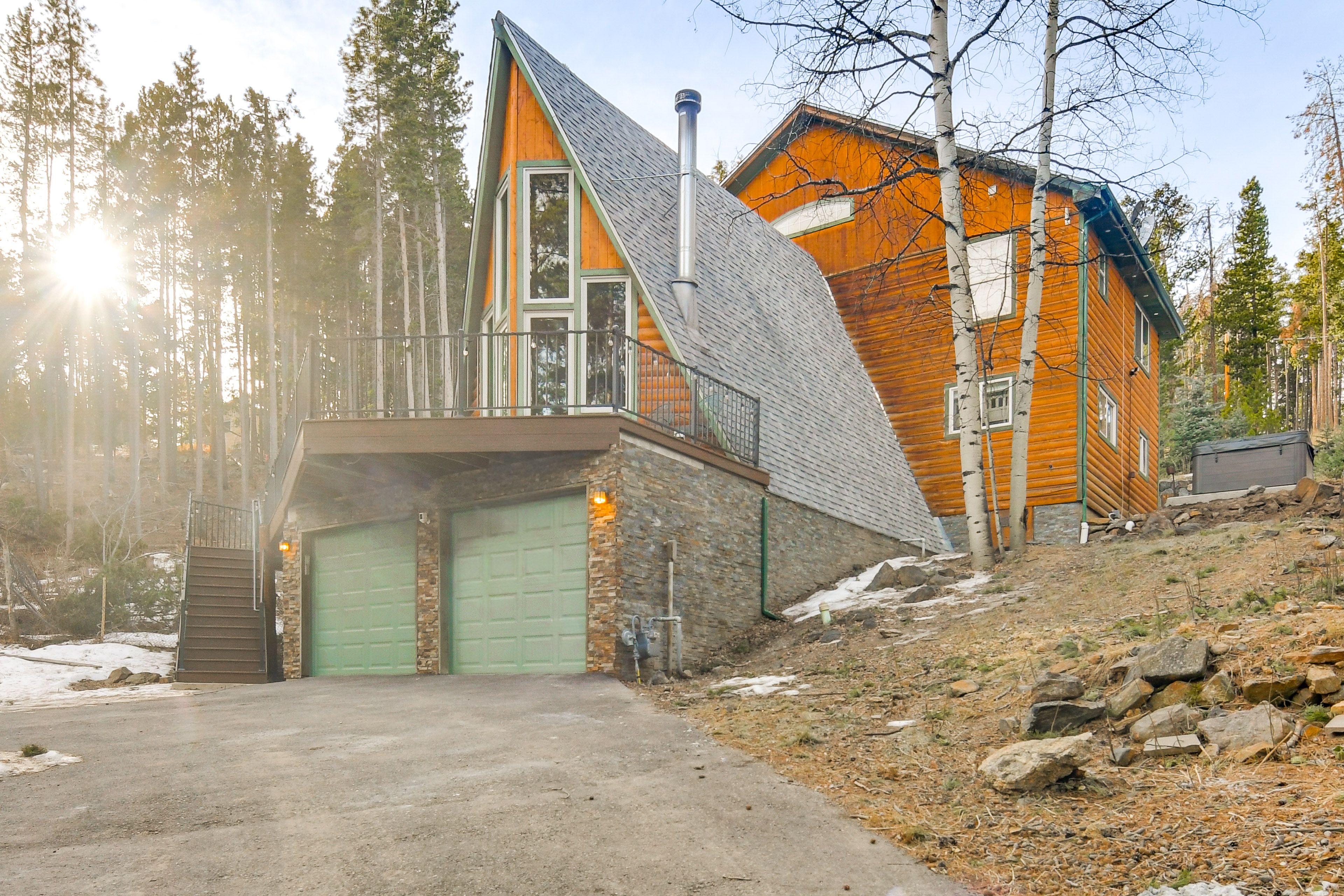 Parking | Garage (1 Vehicle) | Driveway (7 Vehicles) | Trailer Parking Allowed