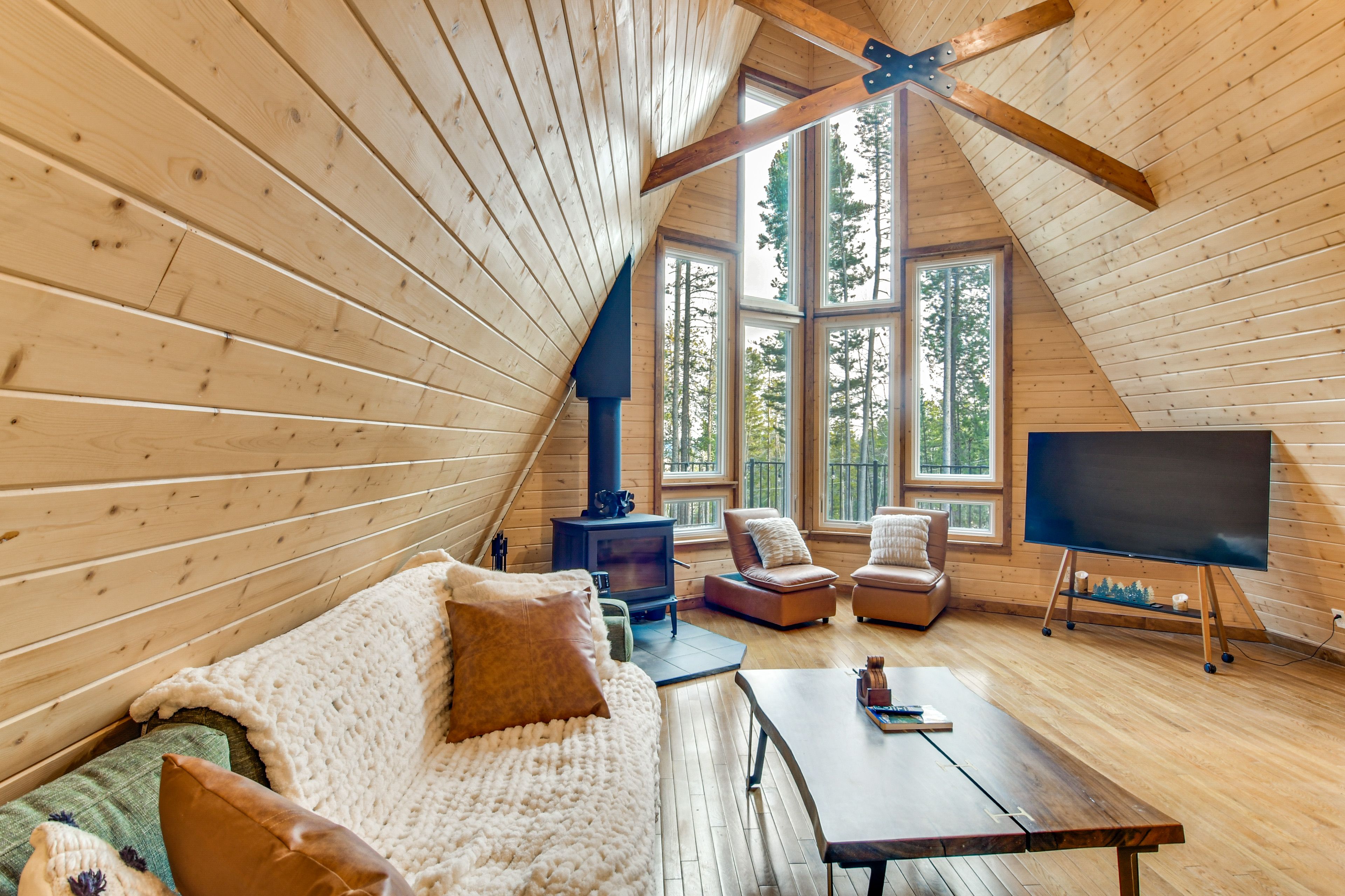 Living Room | Sleeper Sofa | Forest Views | Main Level