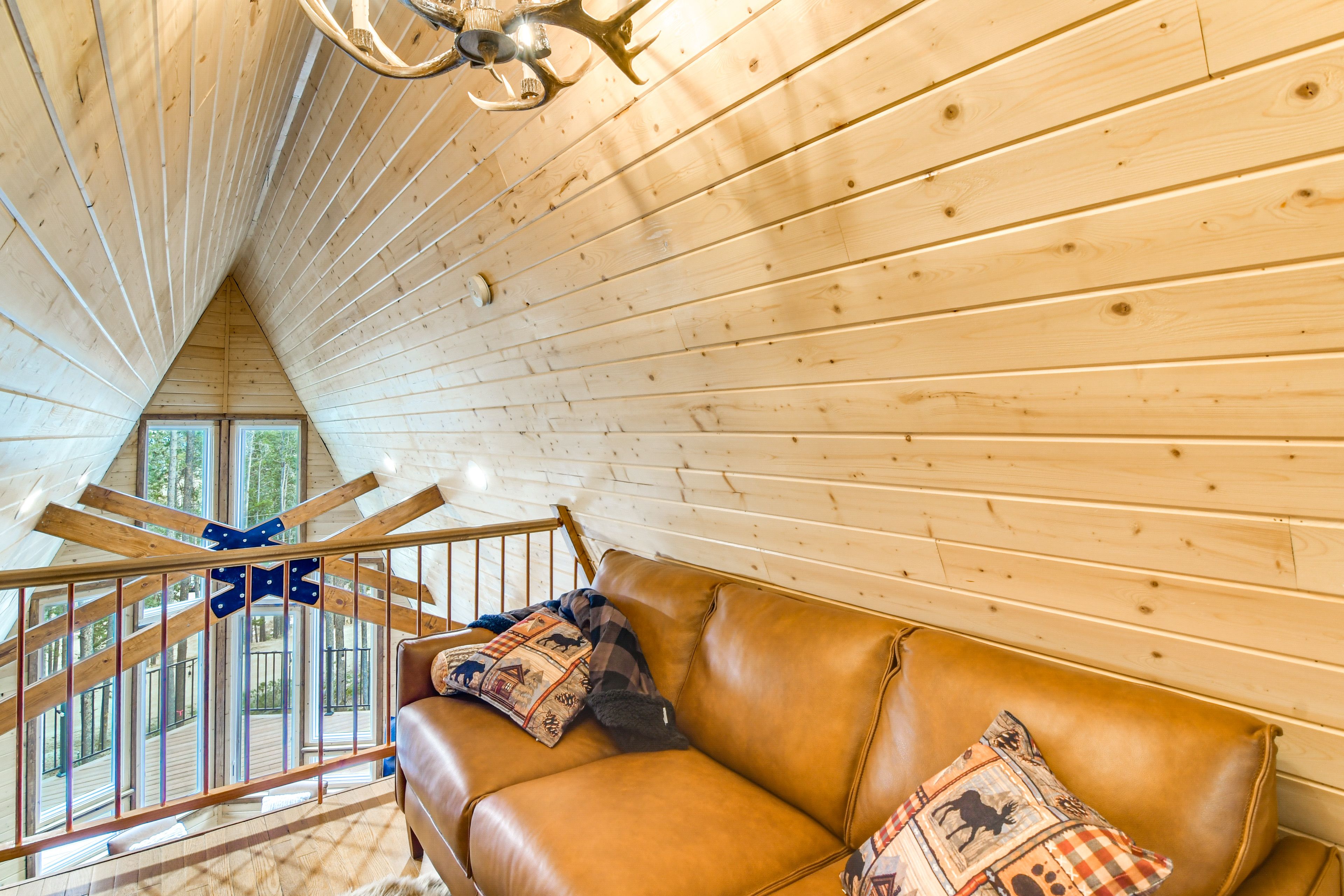 Loft | Sleeper Sofa | Upper Level