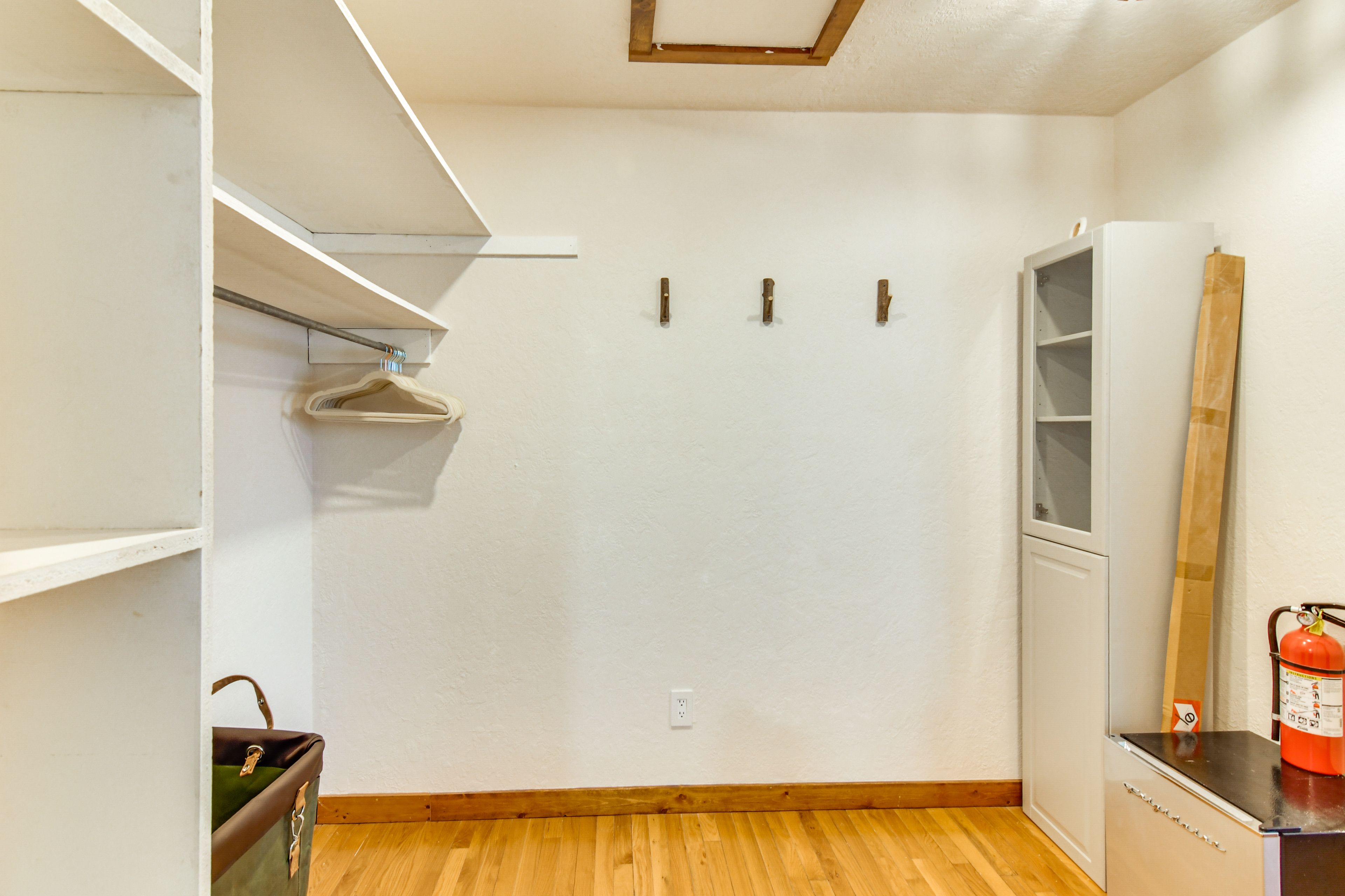 Walk-In Closet | Upper Level