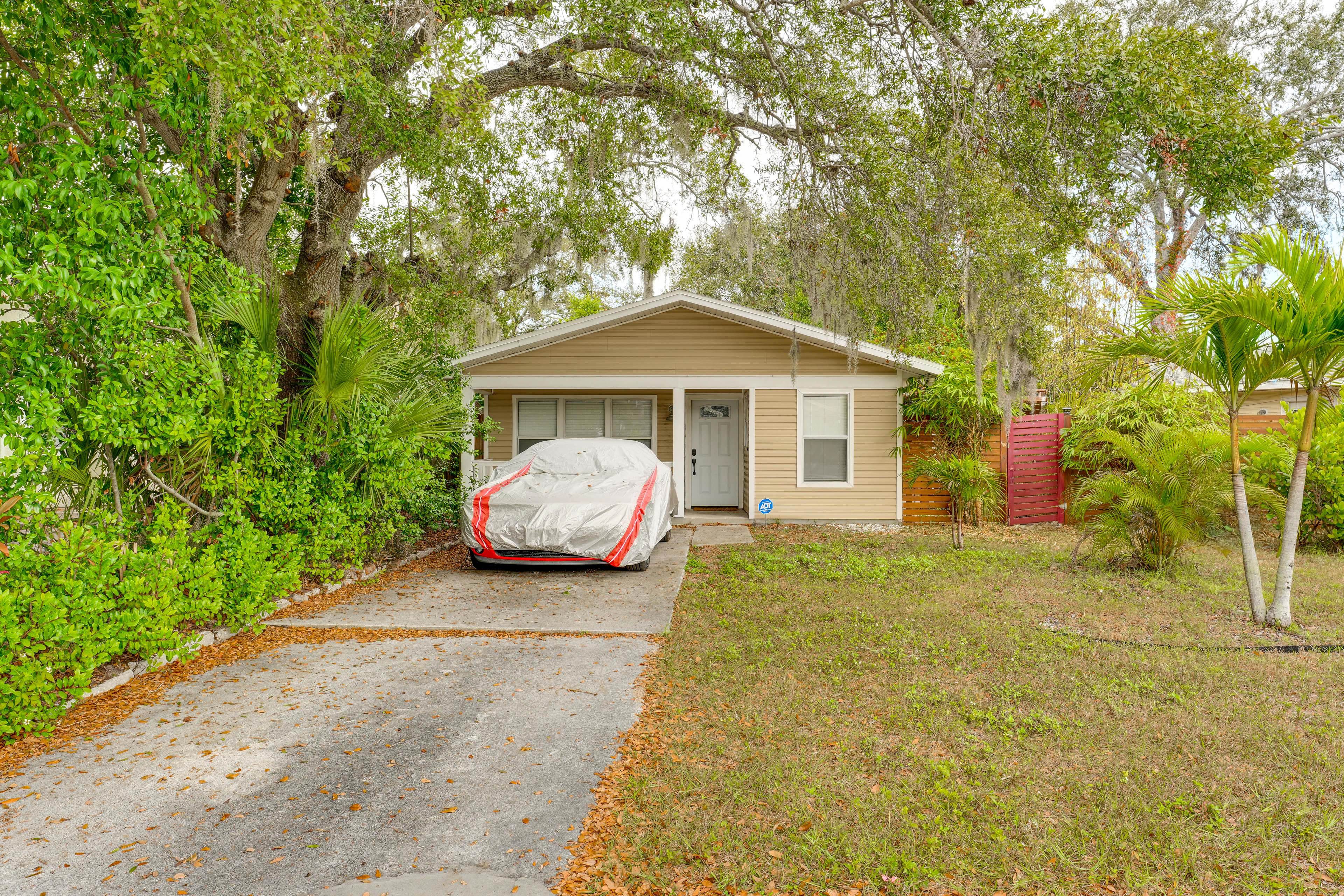 Exterior | Parking | Driveway (1 Vehicle) | Street Parking