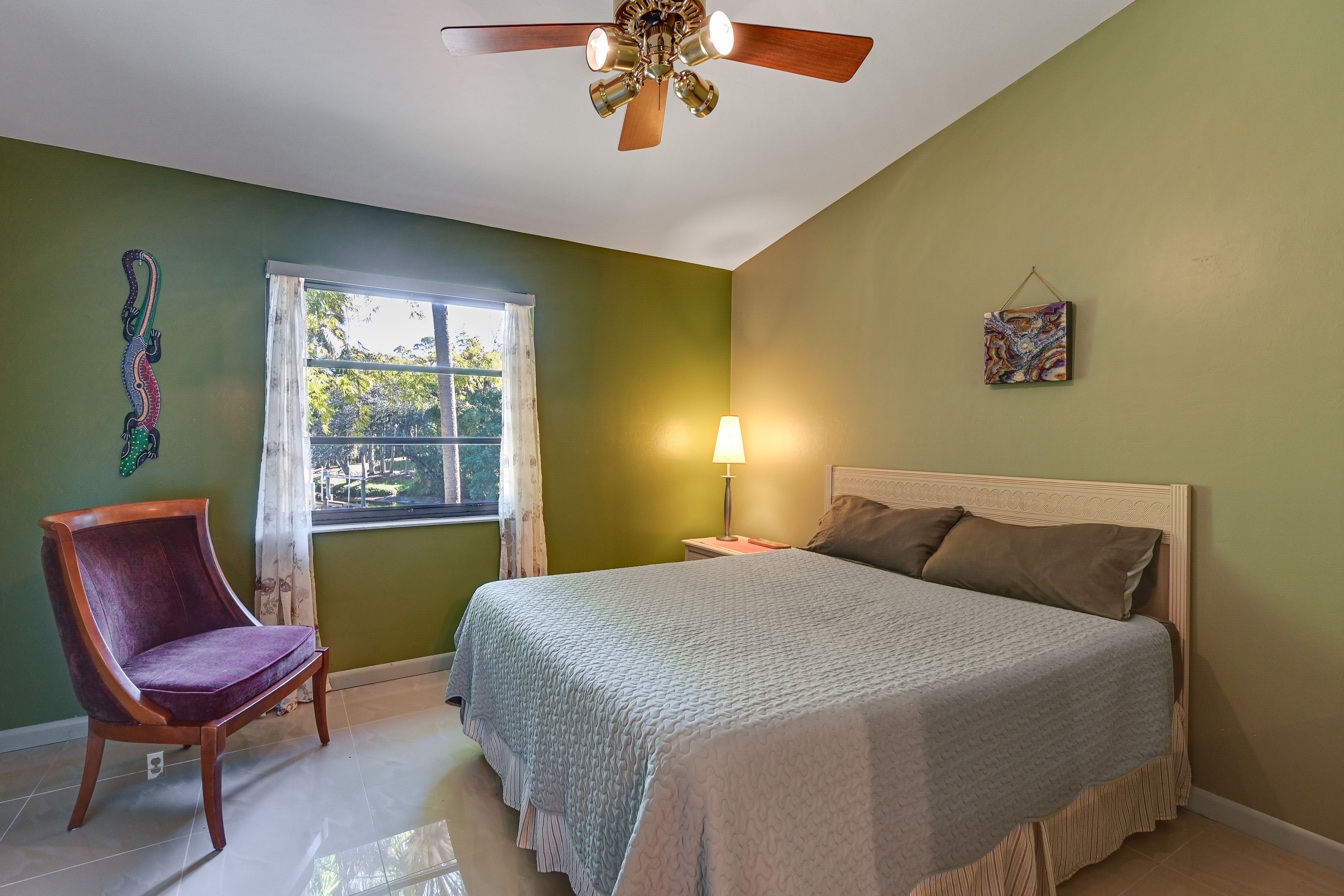 Bedroom 2 | Queen Bed