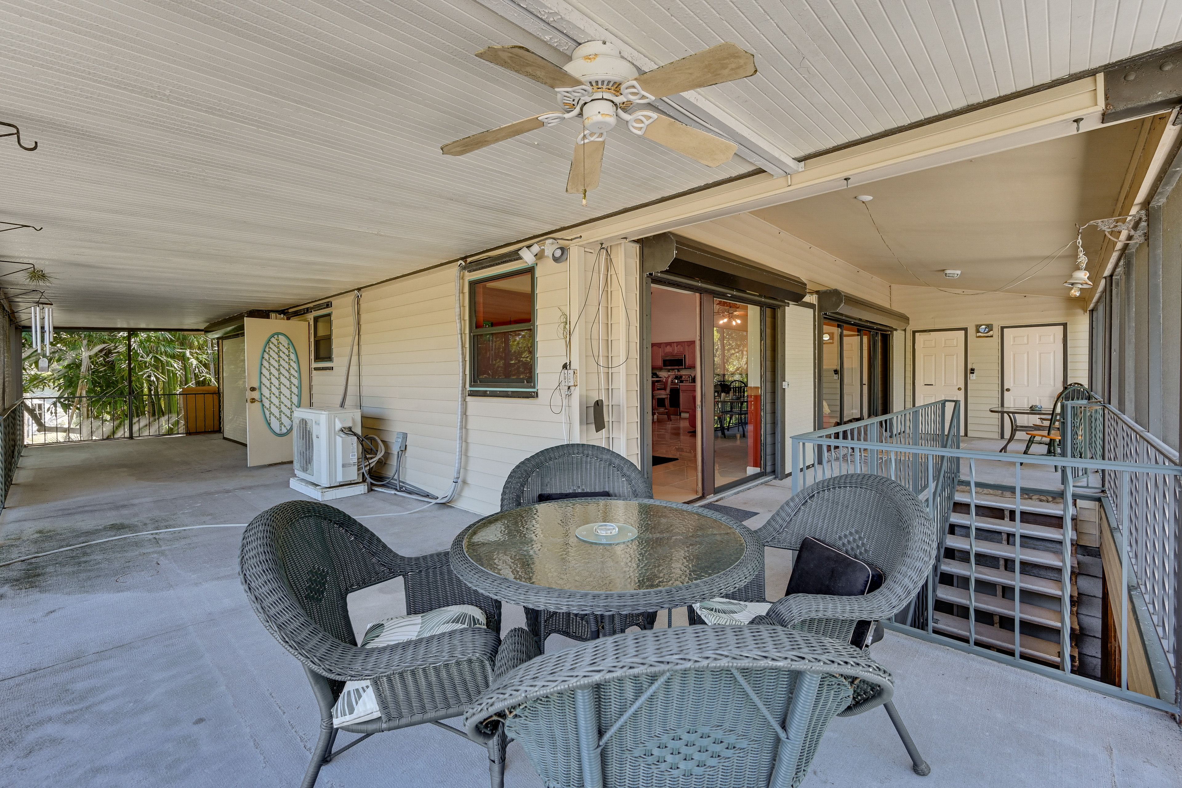Upper Screened Patio | Walking Distance to Restaurants | 2 Mi to Mercato