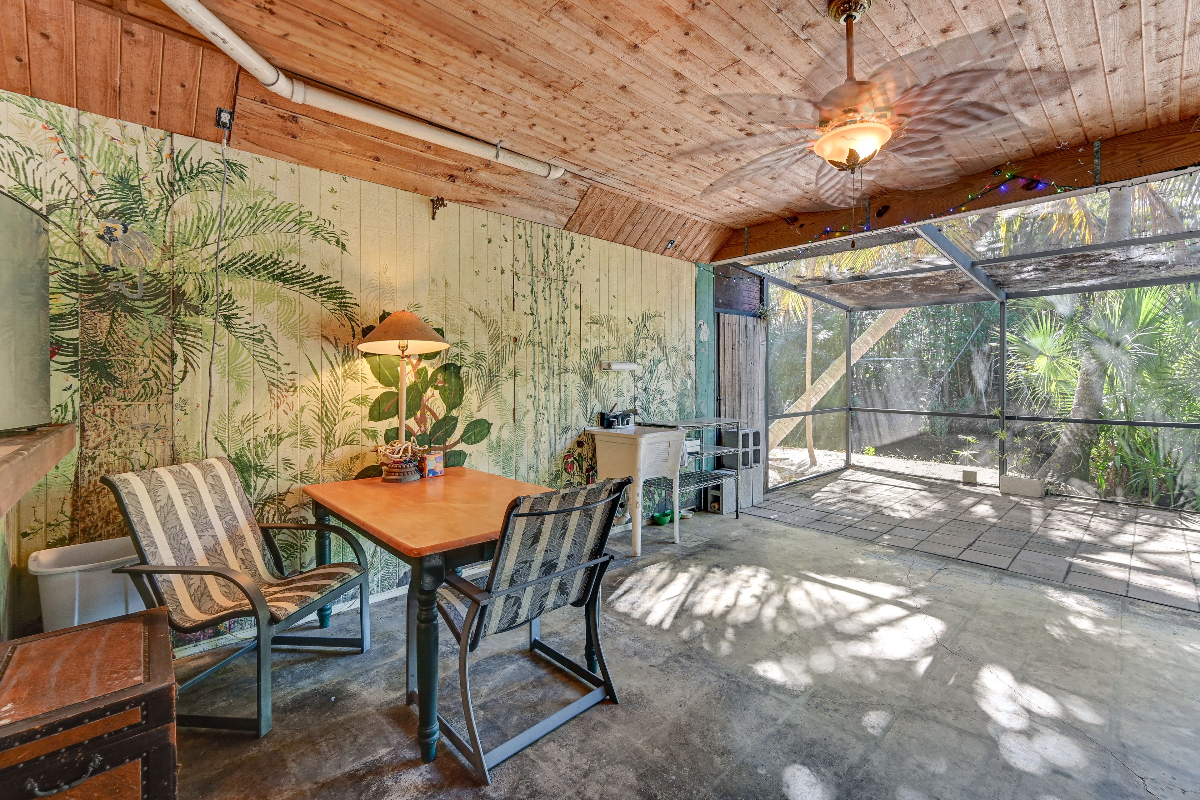 Shared Amenities | Cantina Bar & Additional Screened Patio