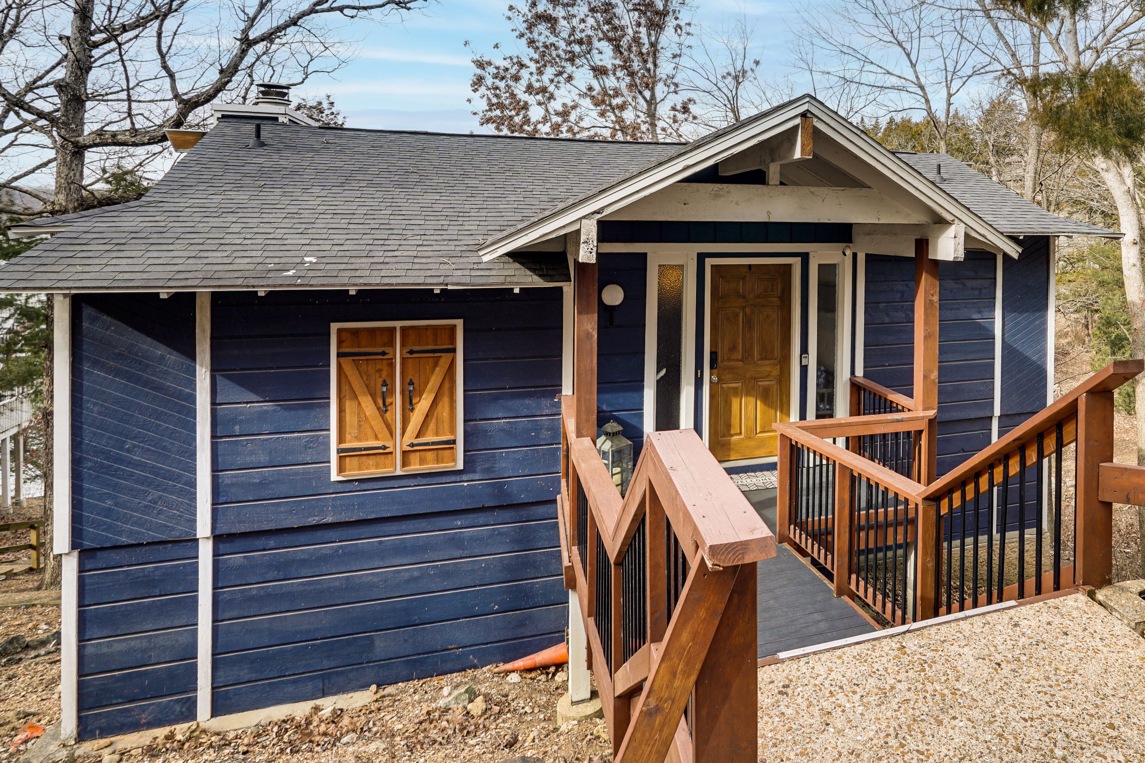 Property Exterior | Driveway (2 Vehicles)