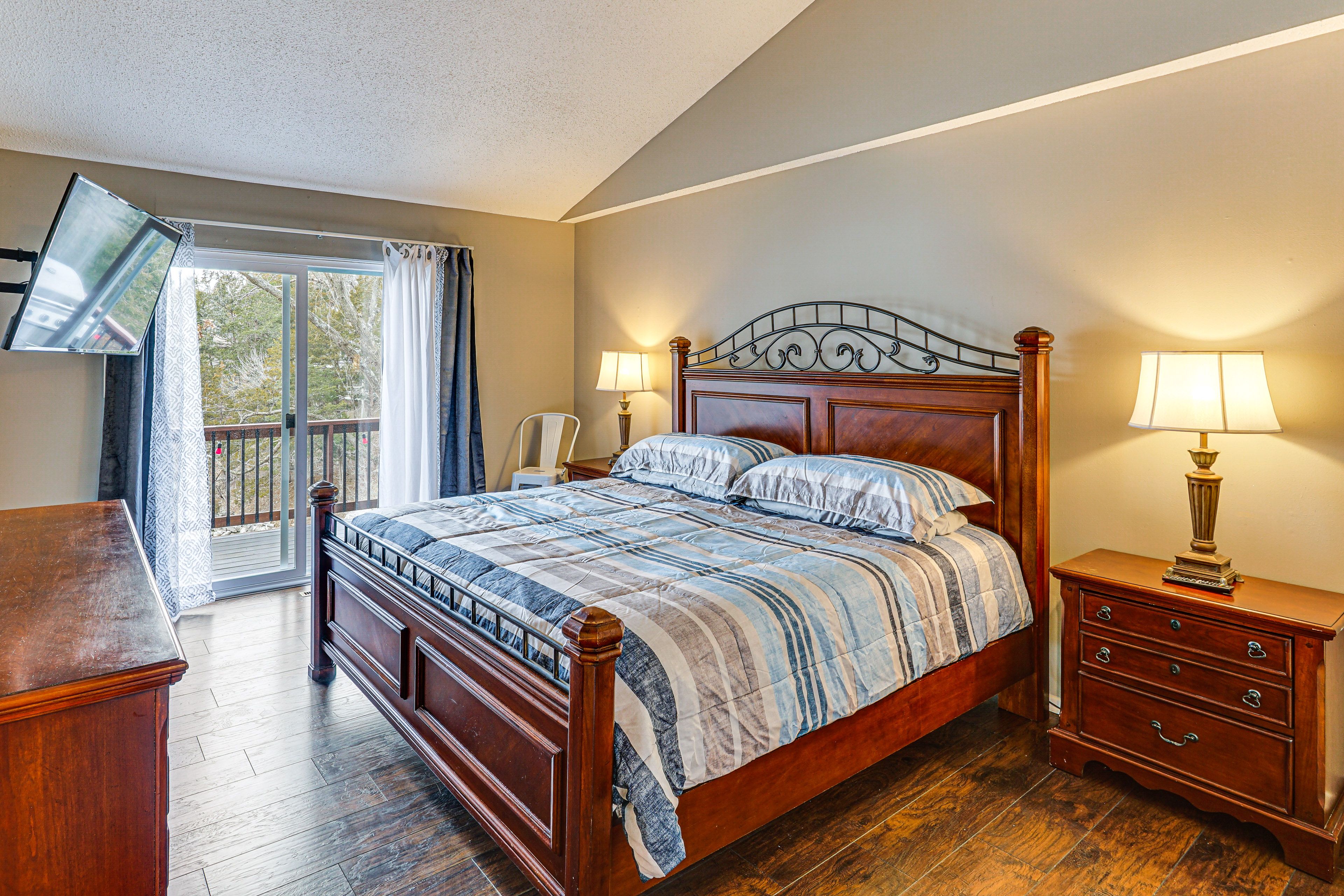 Bedroom 1 | King Bed | Main Level