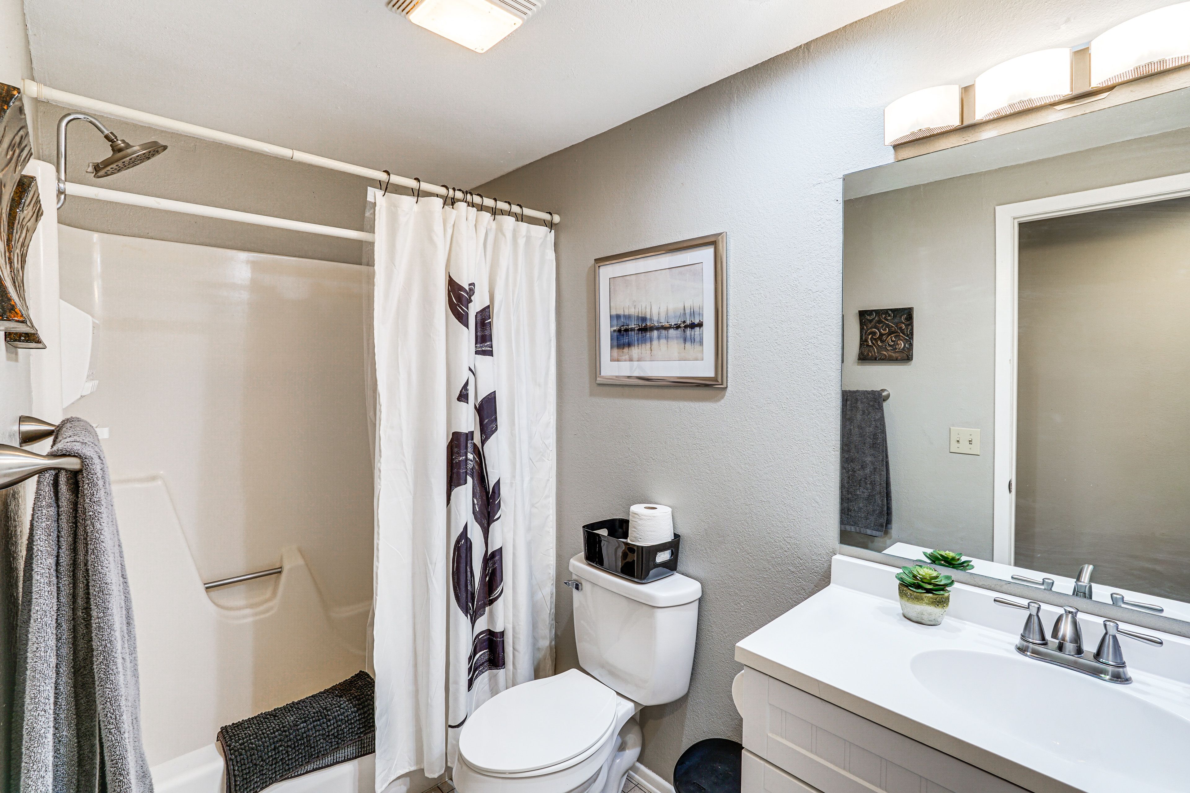 Full Bathroom | Main Level