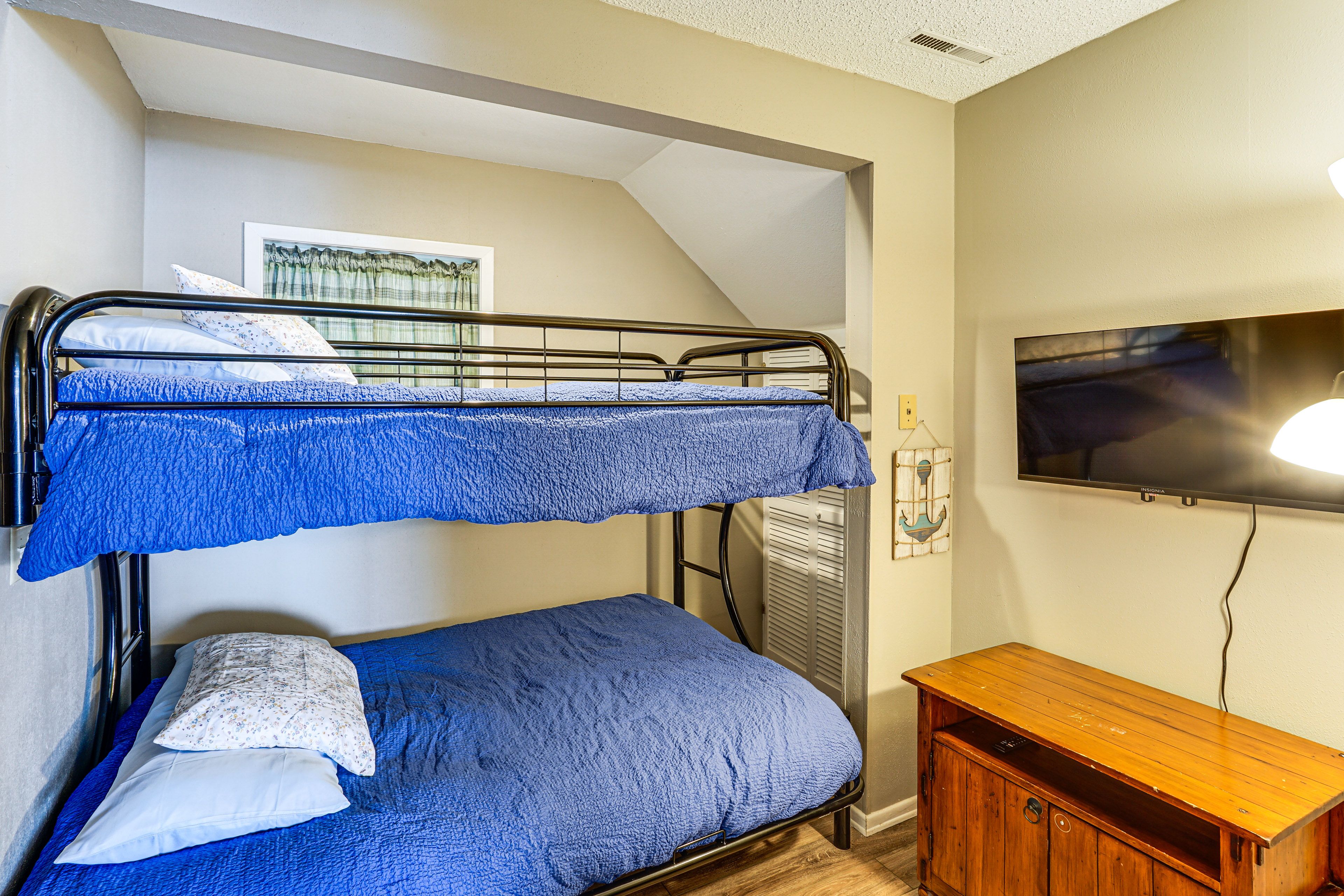 Bedroom 3 | Twin/Full Bunk Bed | Lower Level