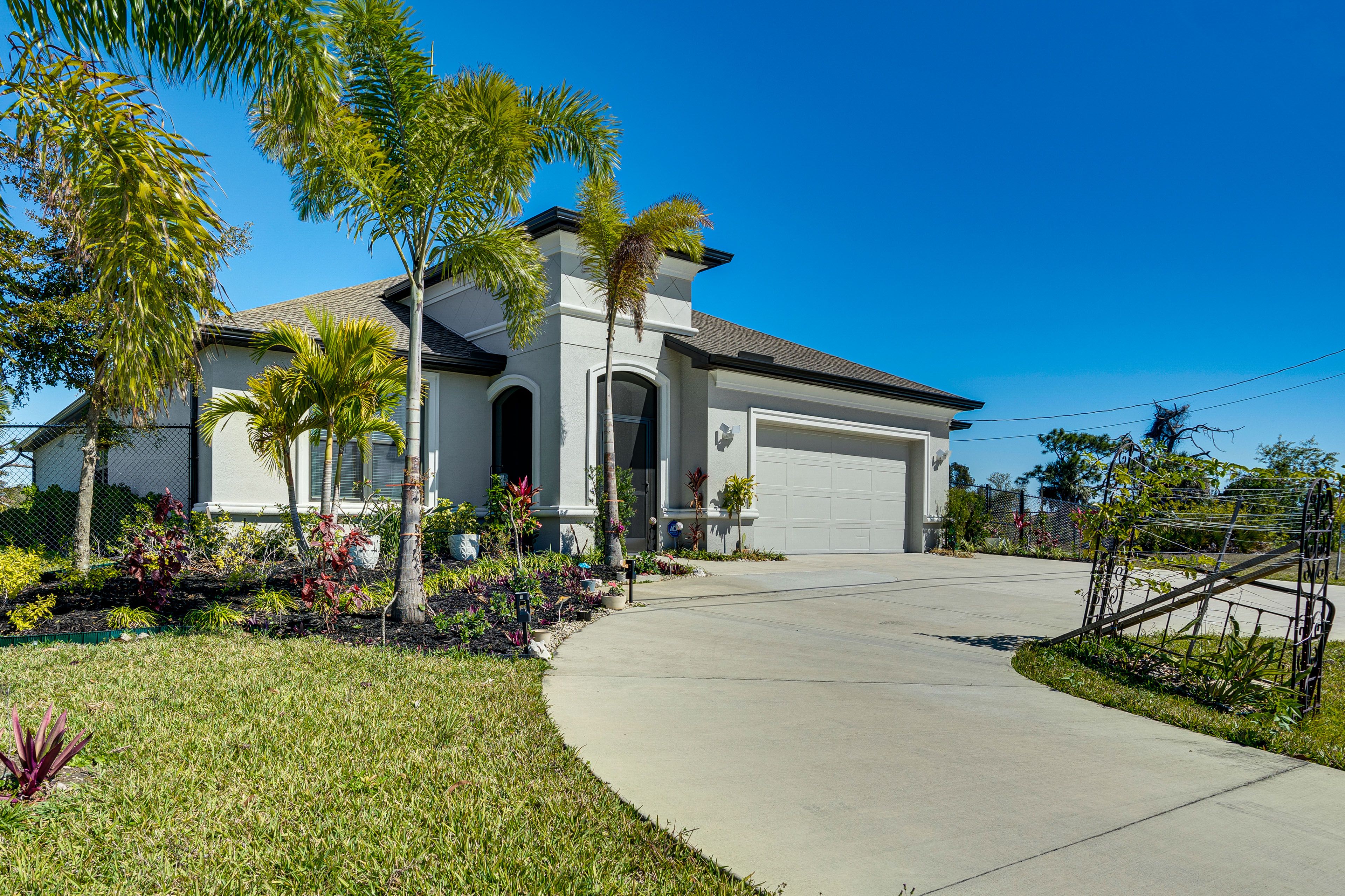 Parking | Driveway (4 Vehicles)