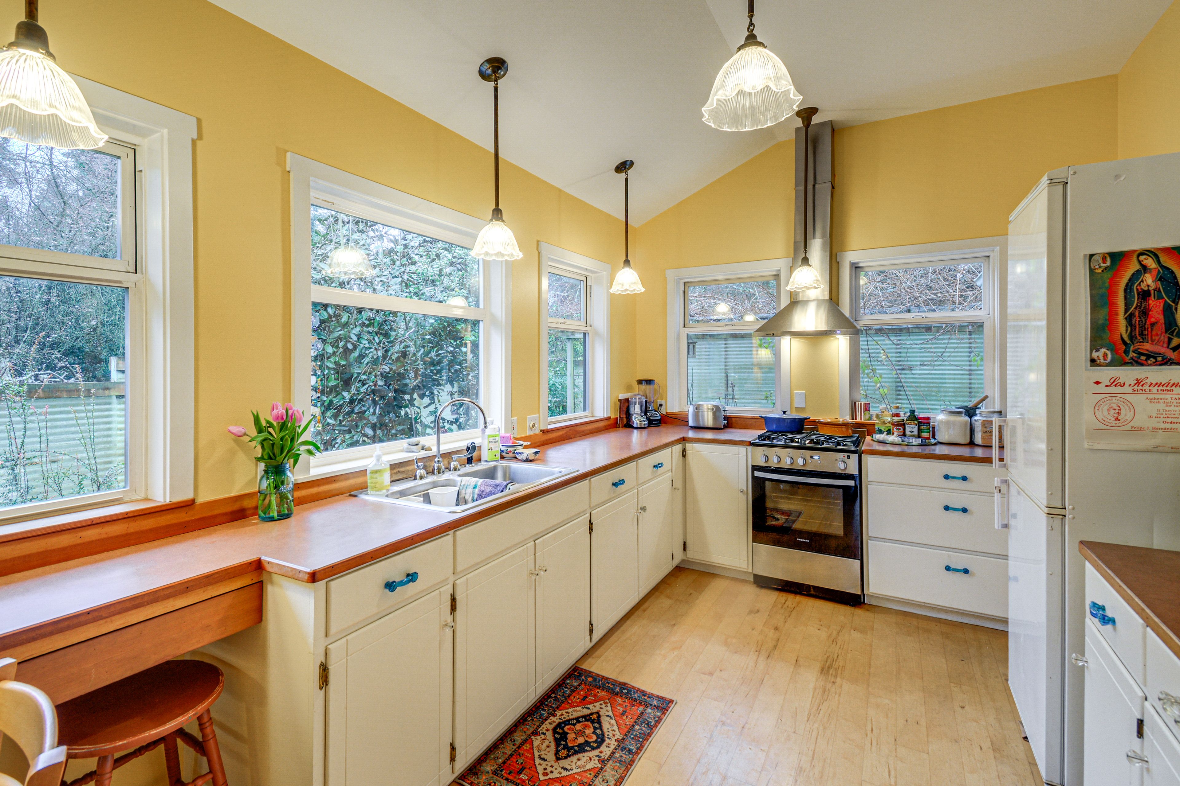 Kitchen | Refrigerator | Microwave