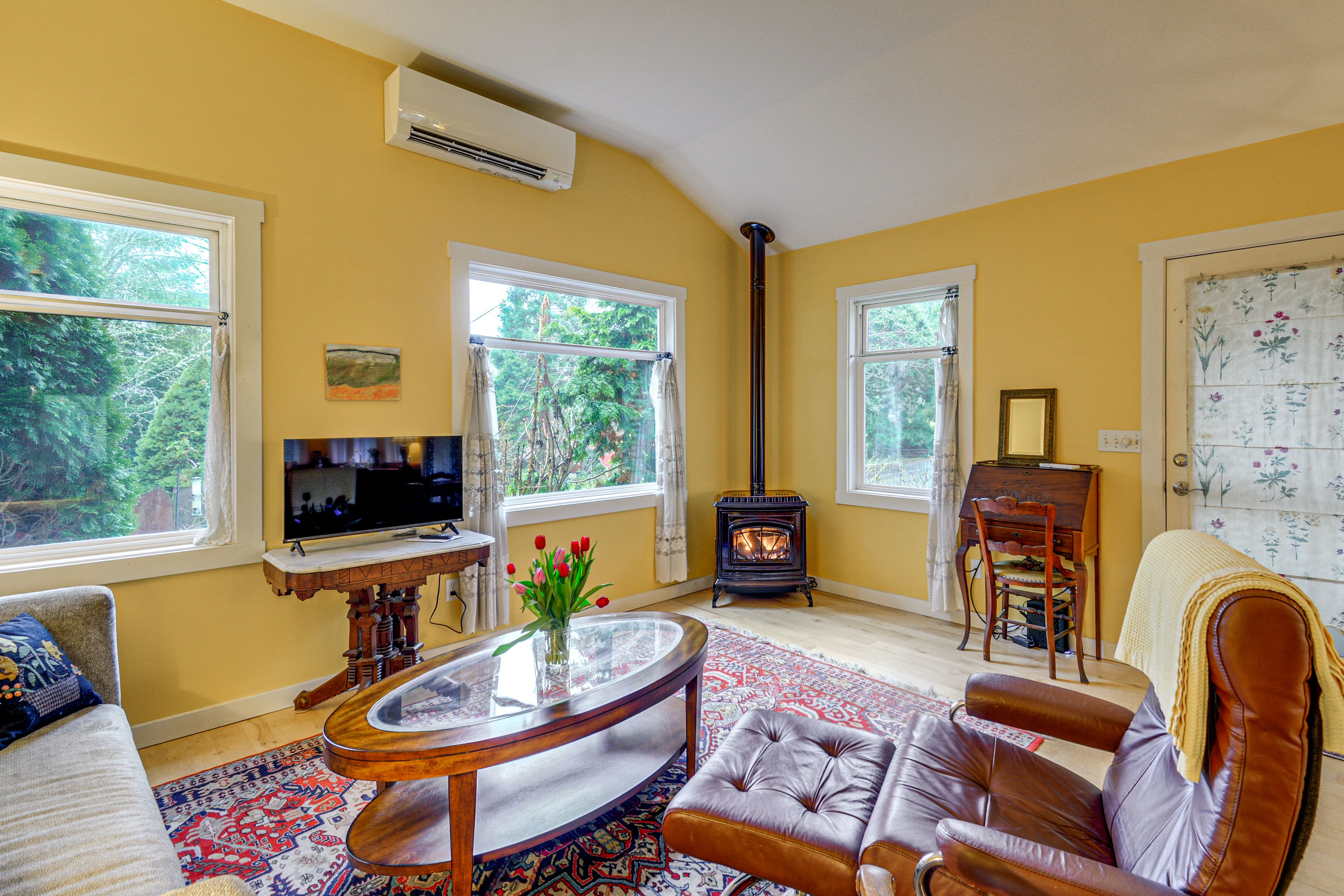 Living Room | Free WiFi