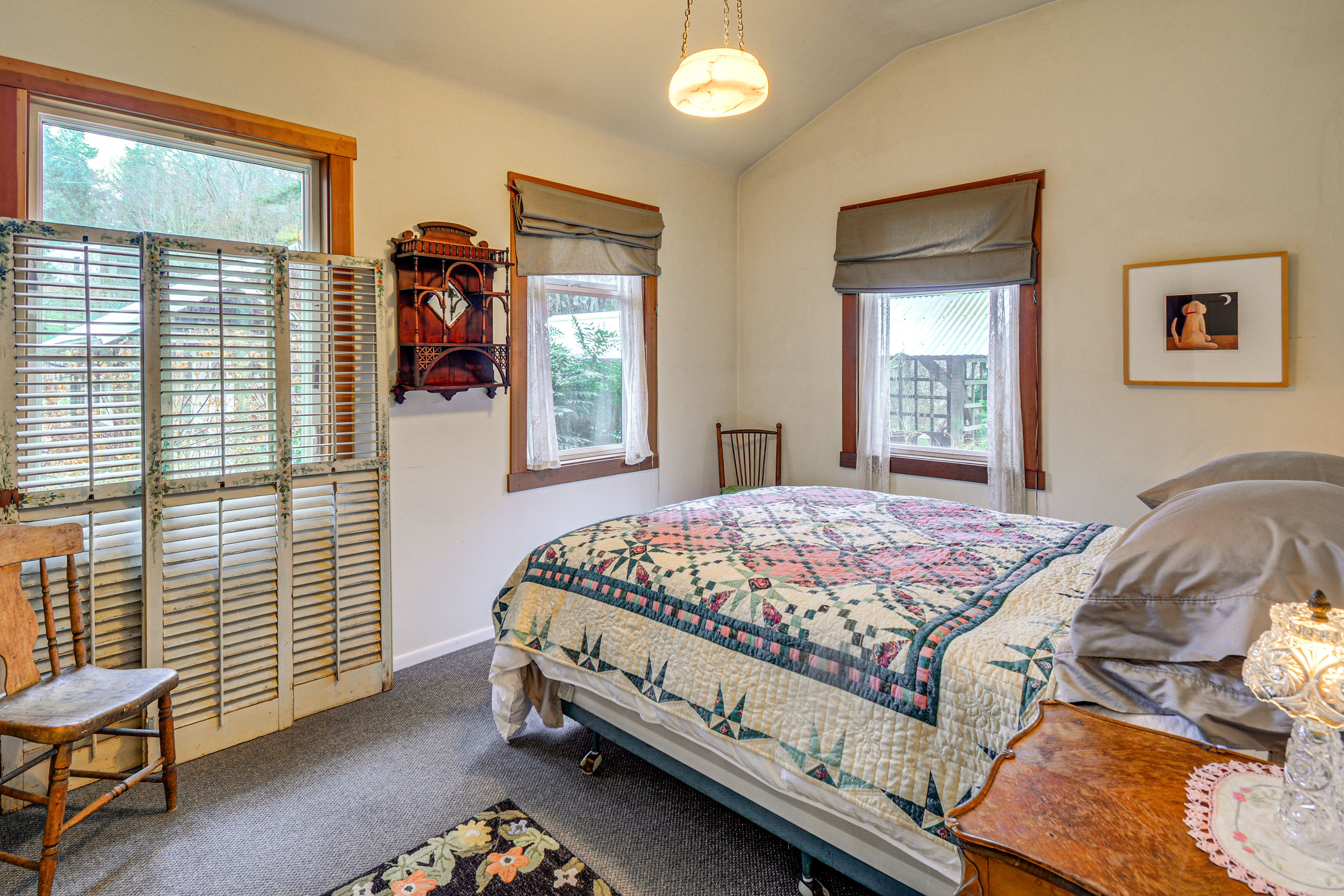 Bedroom 1 | Queen Bed | Linens Provided