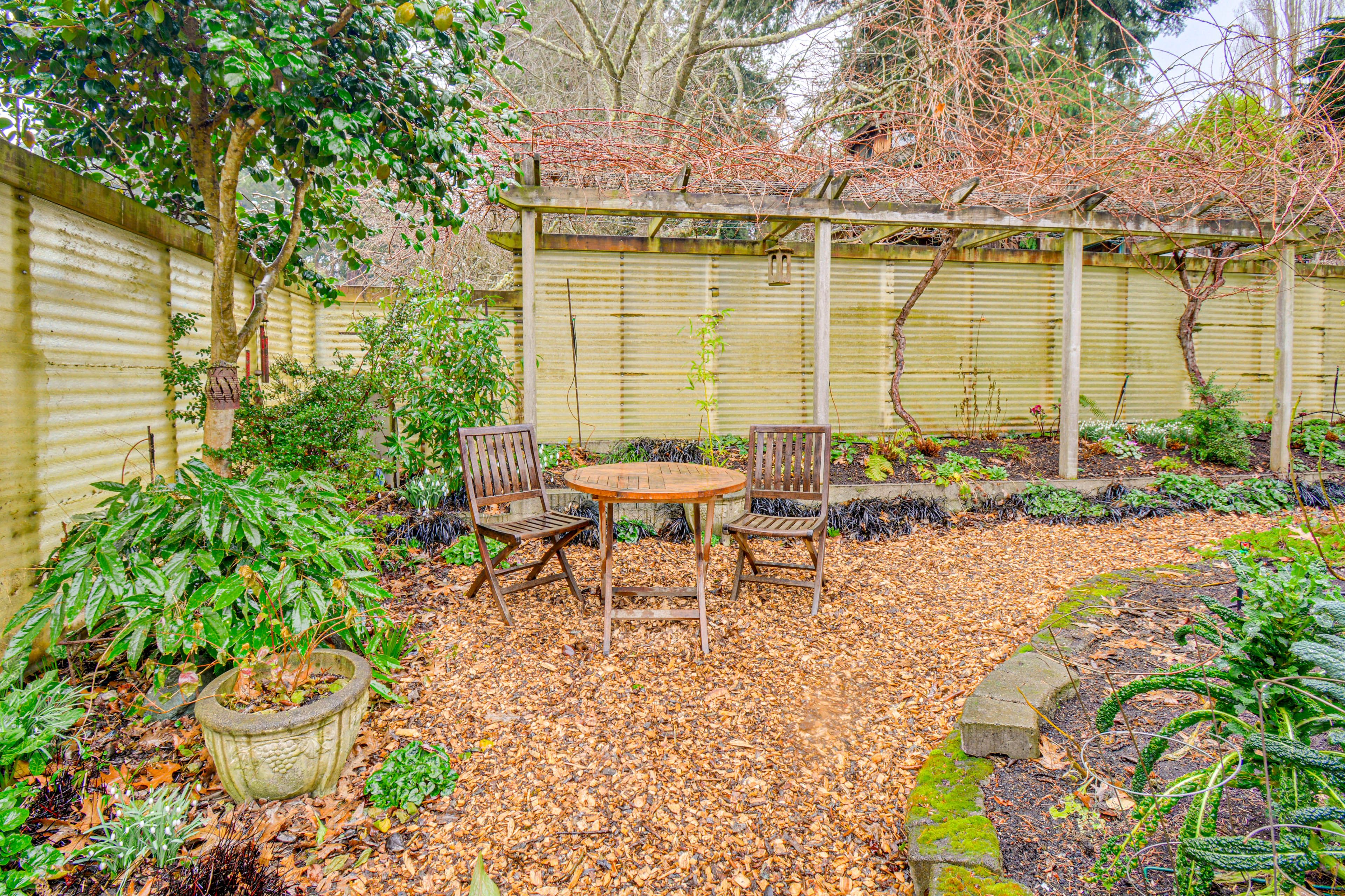 Spacious Backyard | Outdoor Dining Area