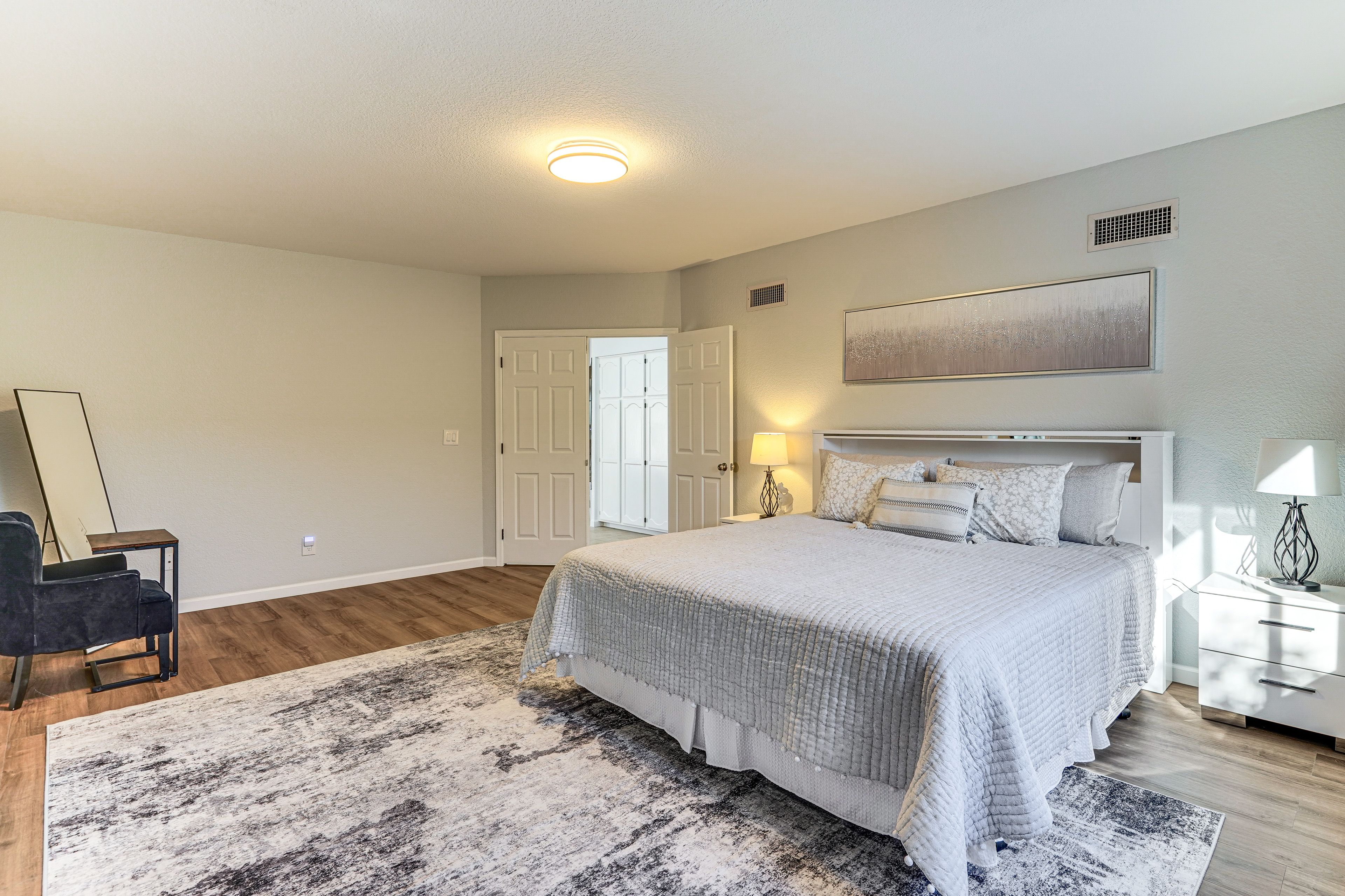 Bedroom 1 | King Bed | En-Suite Bathroom