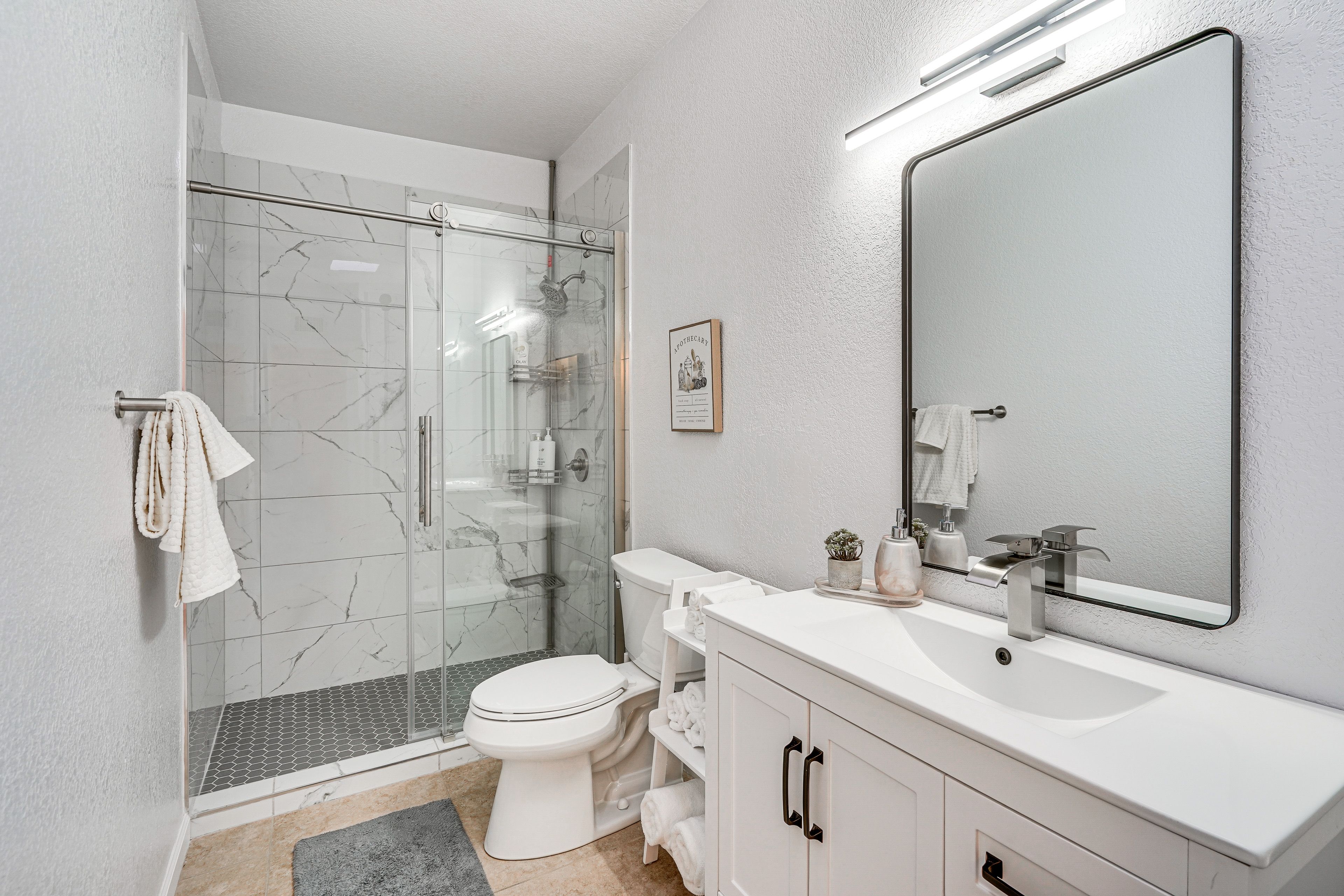 Full Bathroom | Complimentary Toiletries