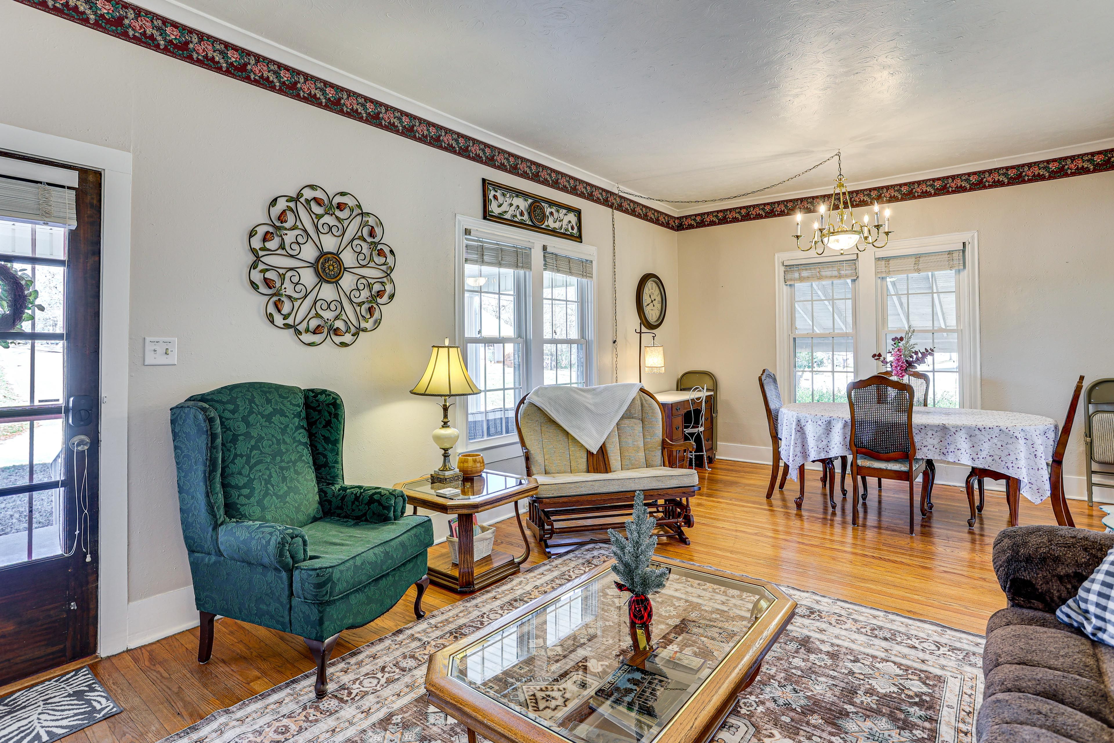 Living Room | Dining Area
