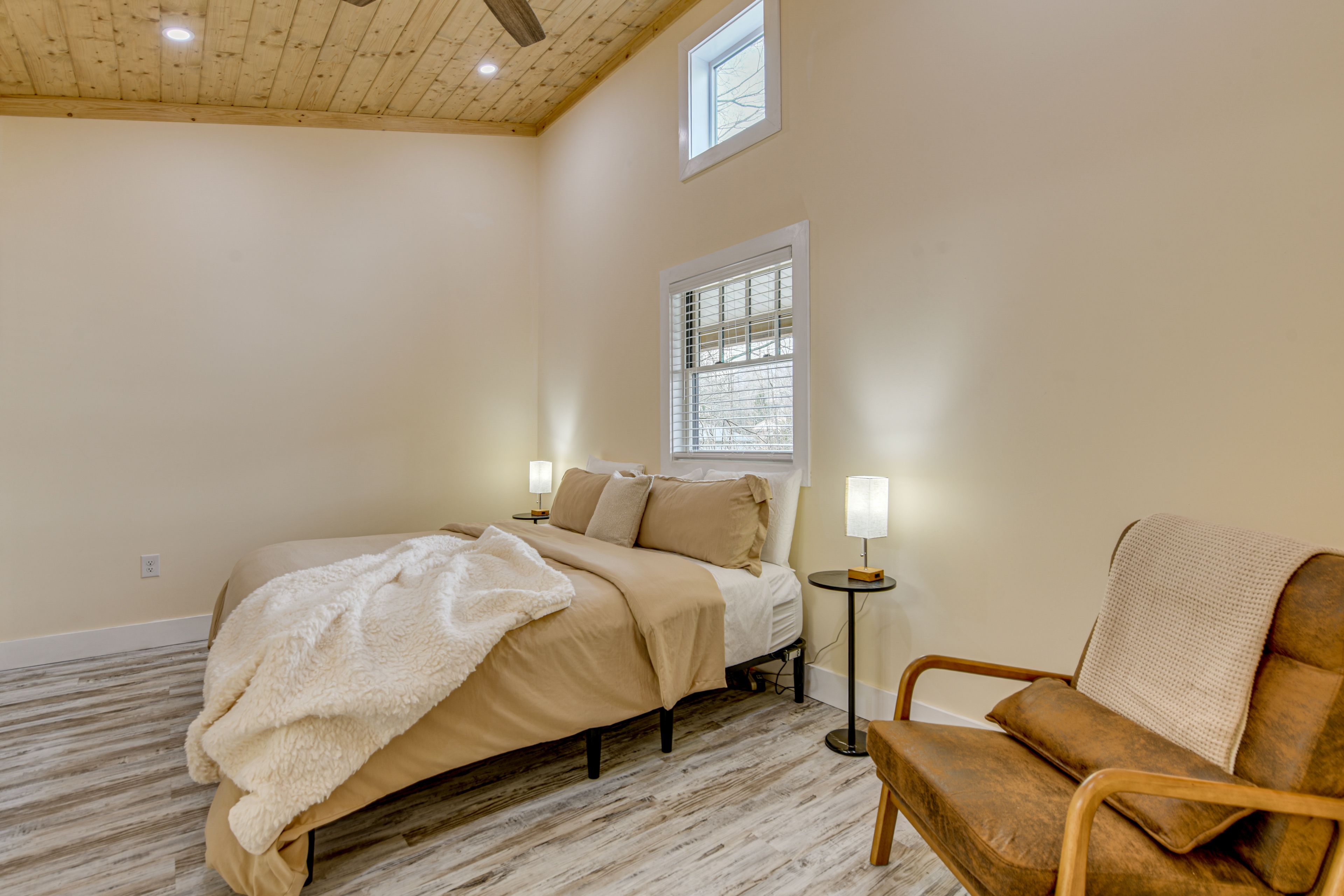 Bedroom 1 | King Bed