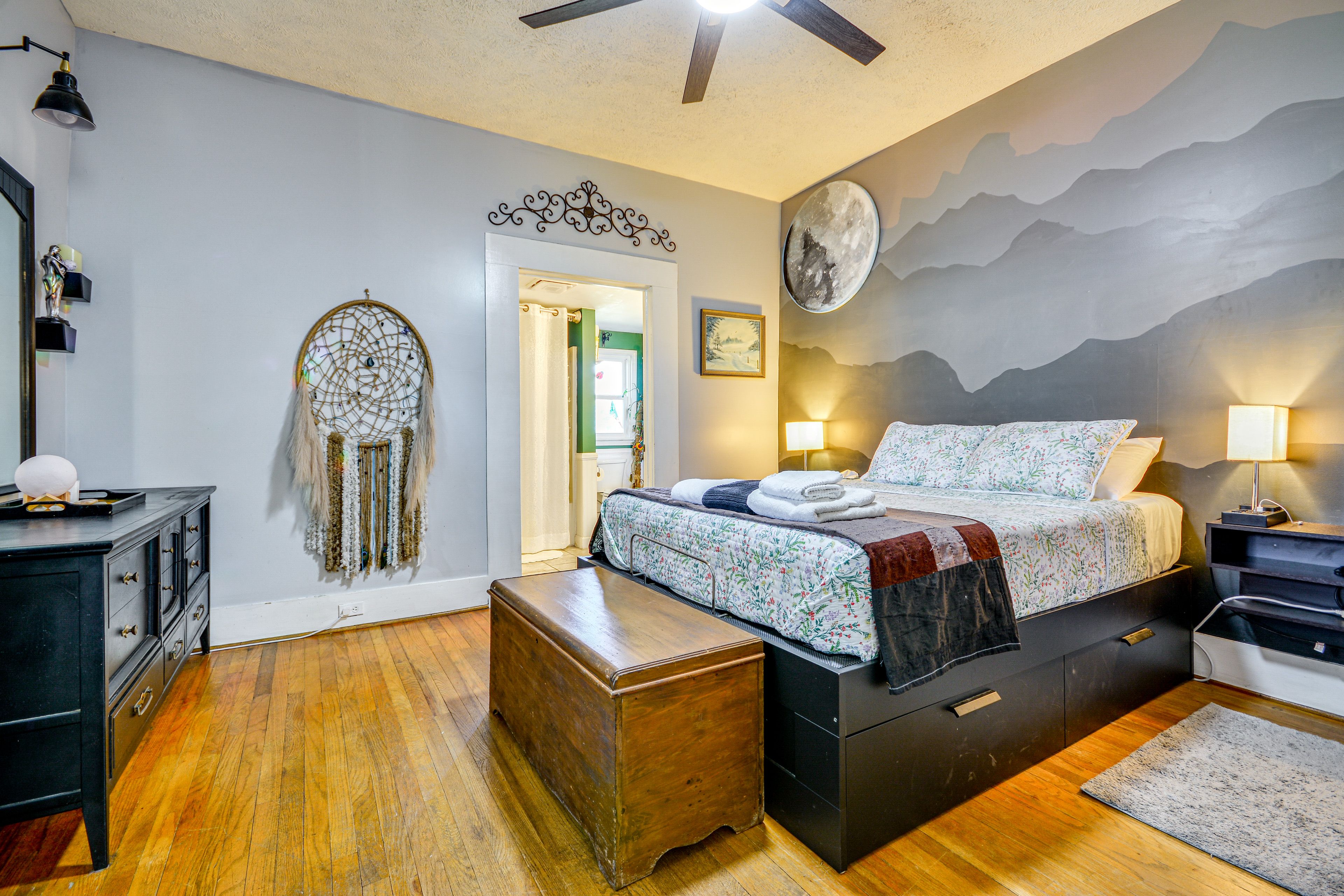 Bedroom 2 | Queen Bed | 1st Floor