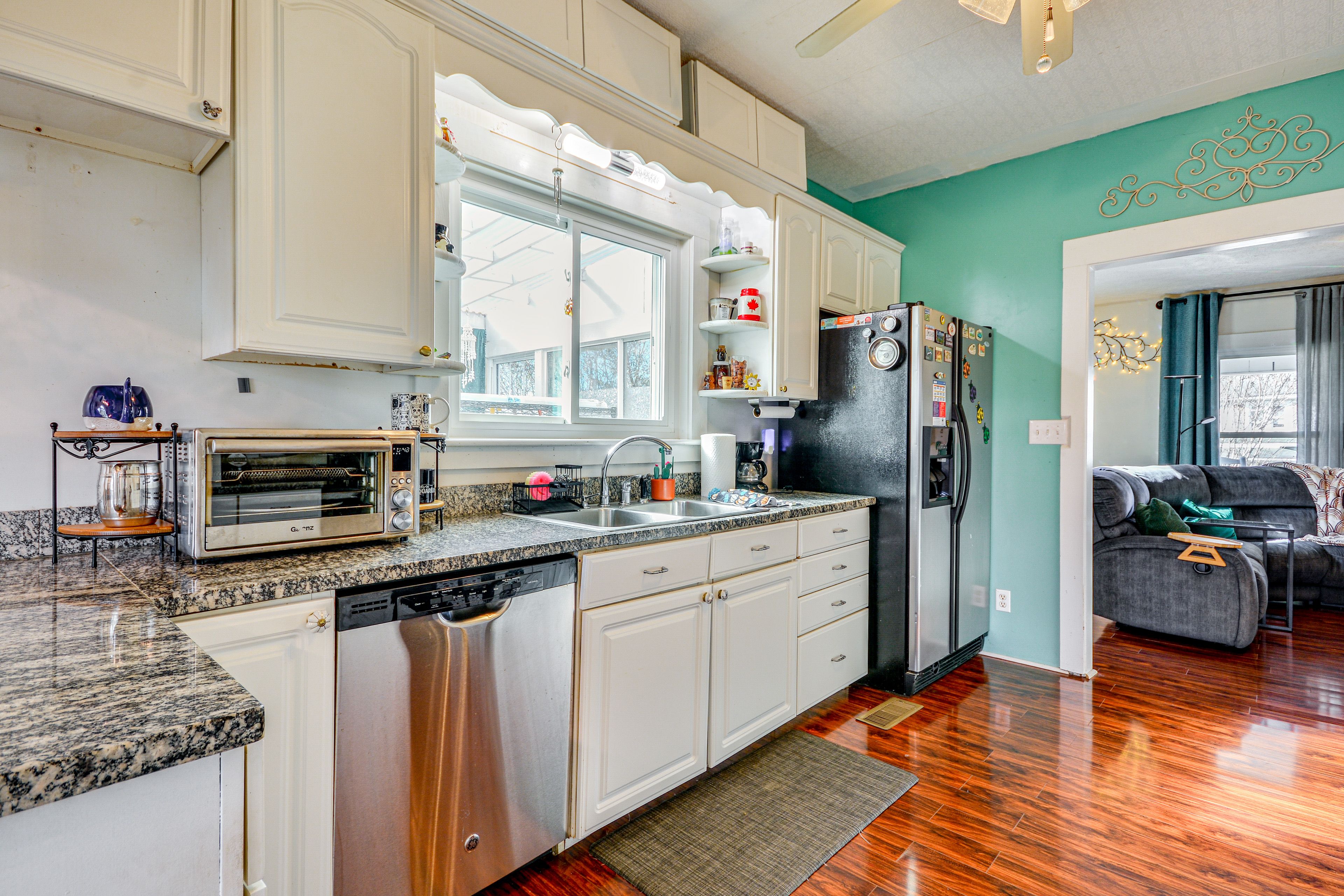 Kitchen | Dishwasher | Toaster Oven