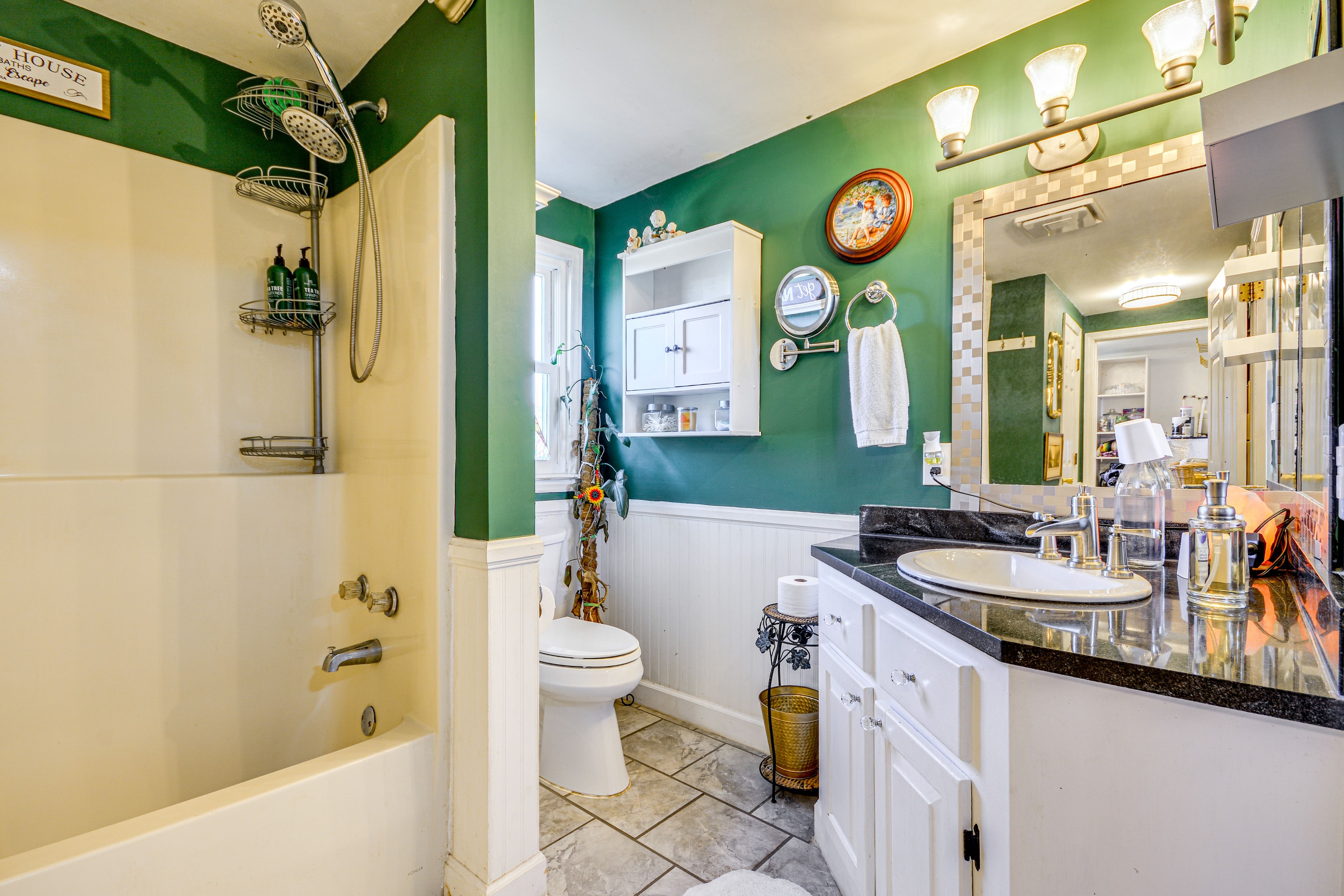 En-Suite Bathroom | Towels Provided | 1st Floor