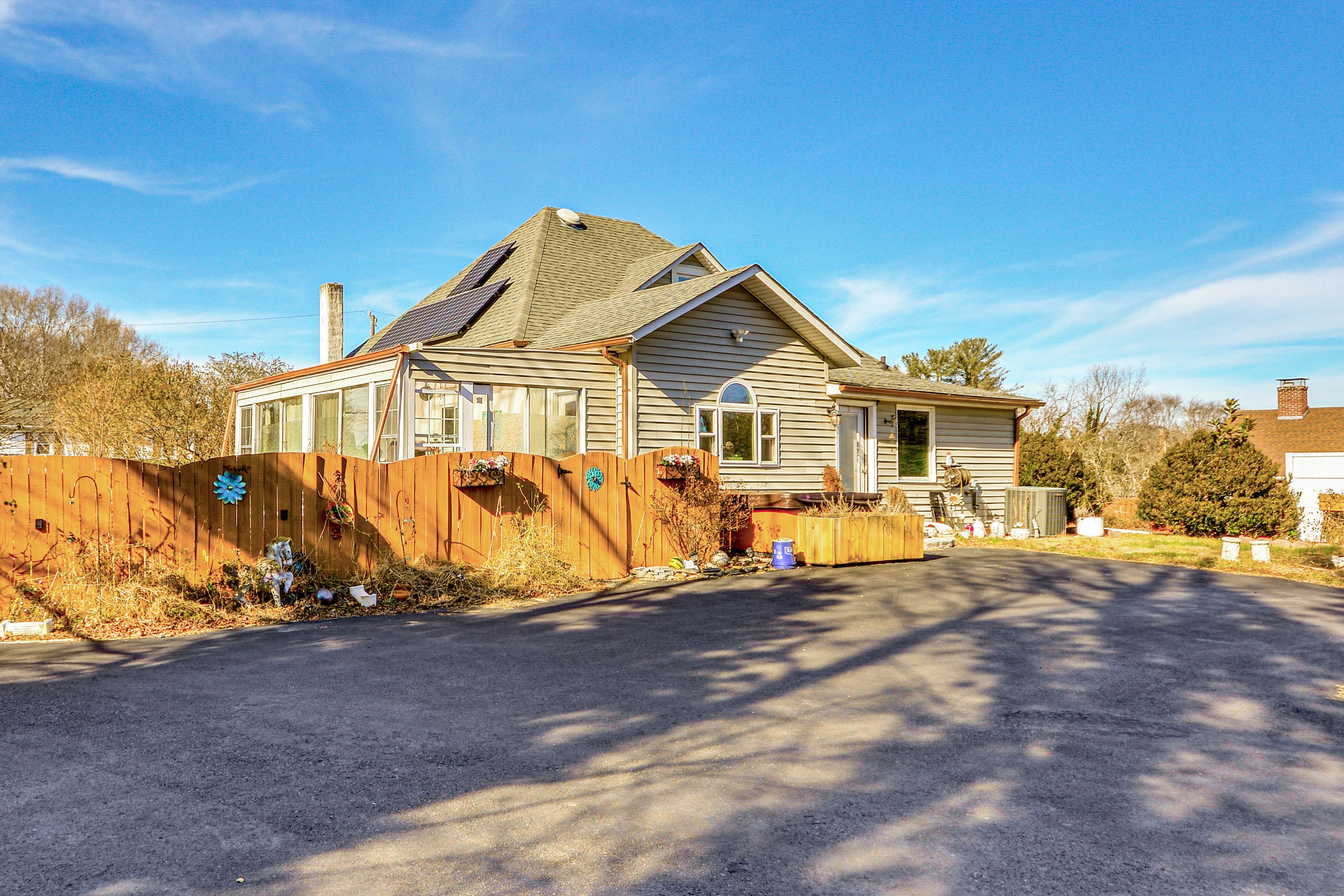 Parking | Driveway (7 Vehicles)