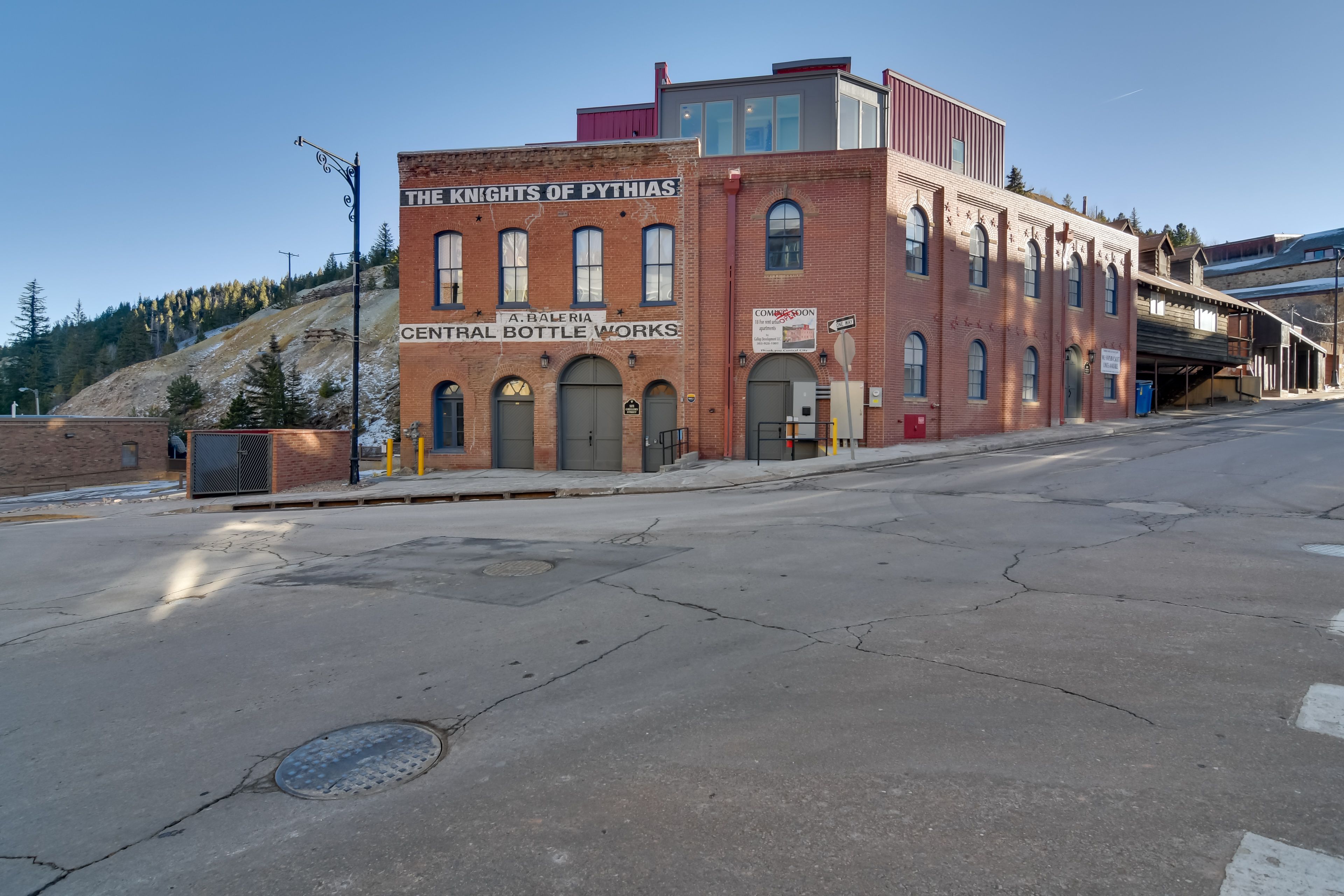 Exterior | Paid Parking Garage (First-Come, First-Served; Trailers Allowed)