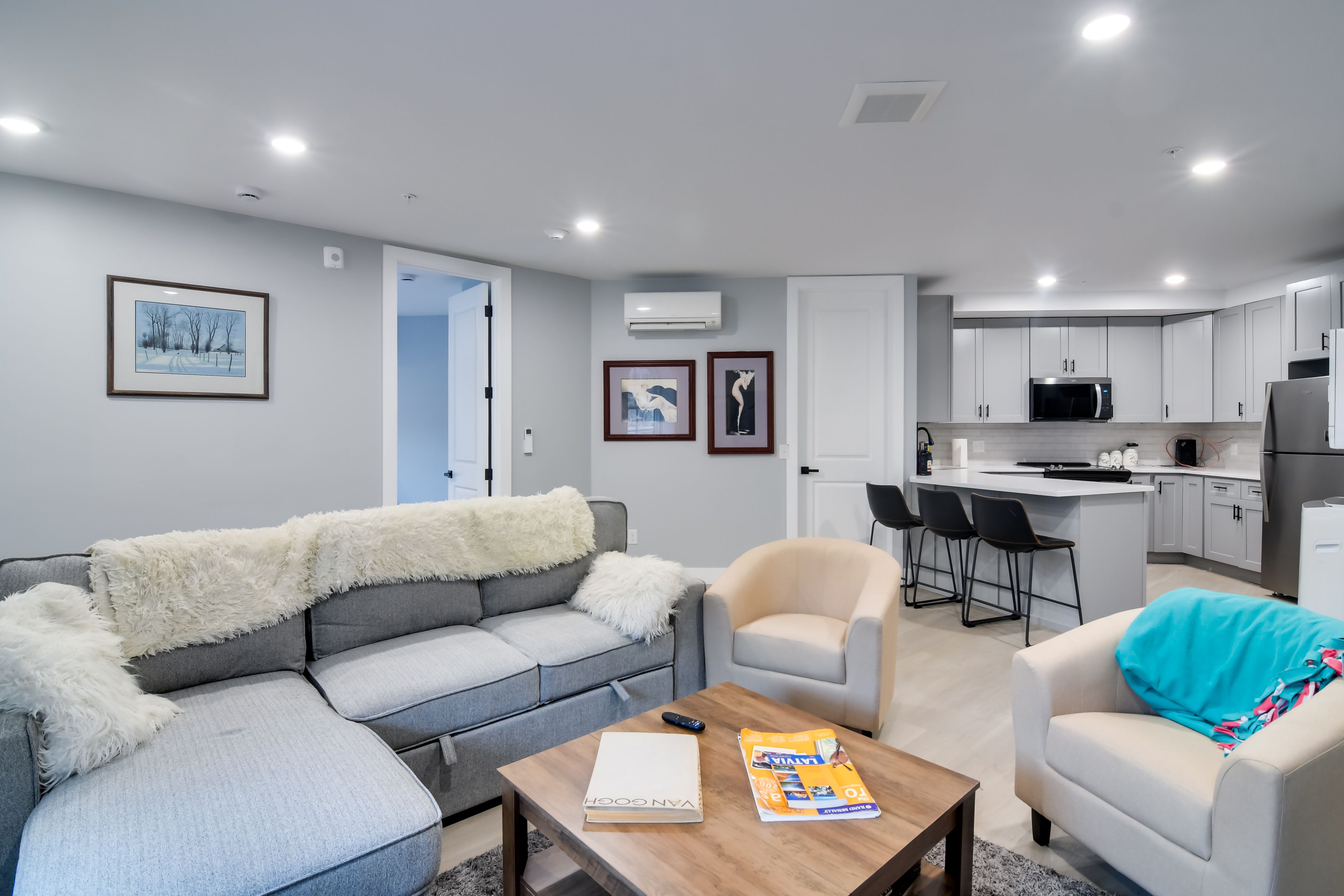 Living Room | Sleeper Sofa | Smart TV | Free WiFi