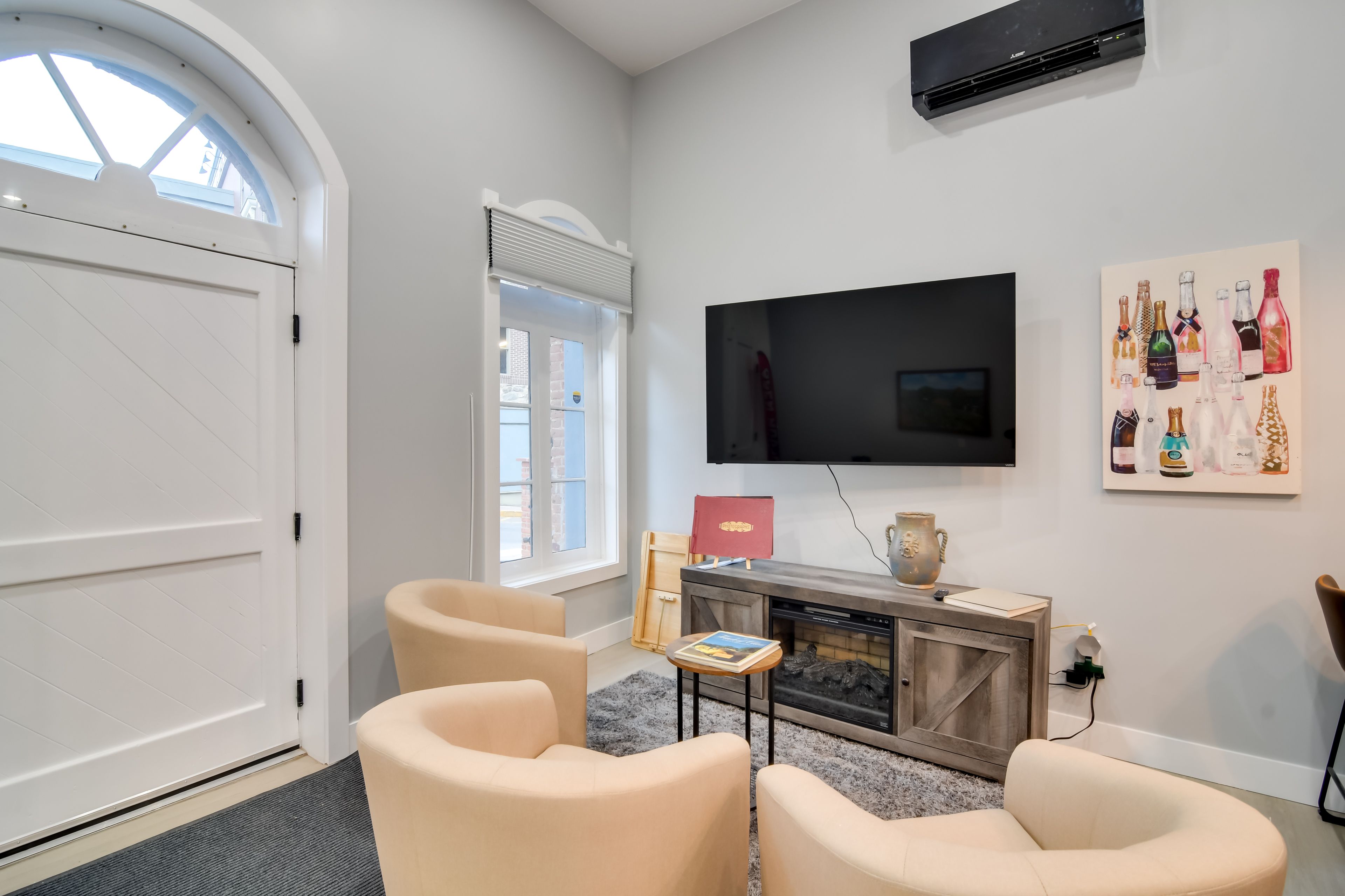 Living Room | Sleeper Sofa | Free WiFi