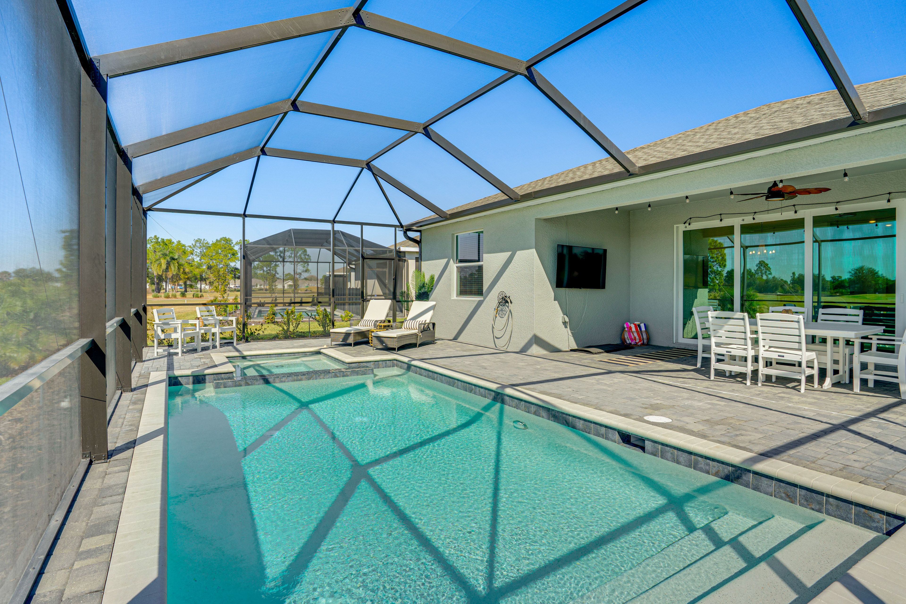 Pool & Hot Tub (Heated w/ Fee)