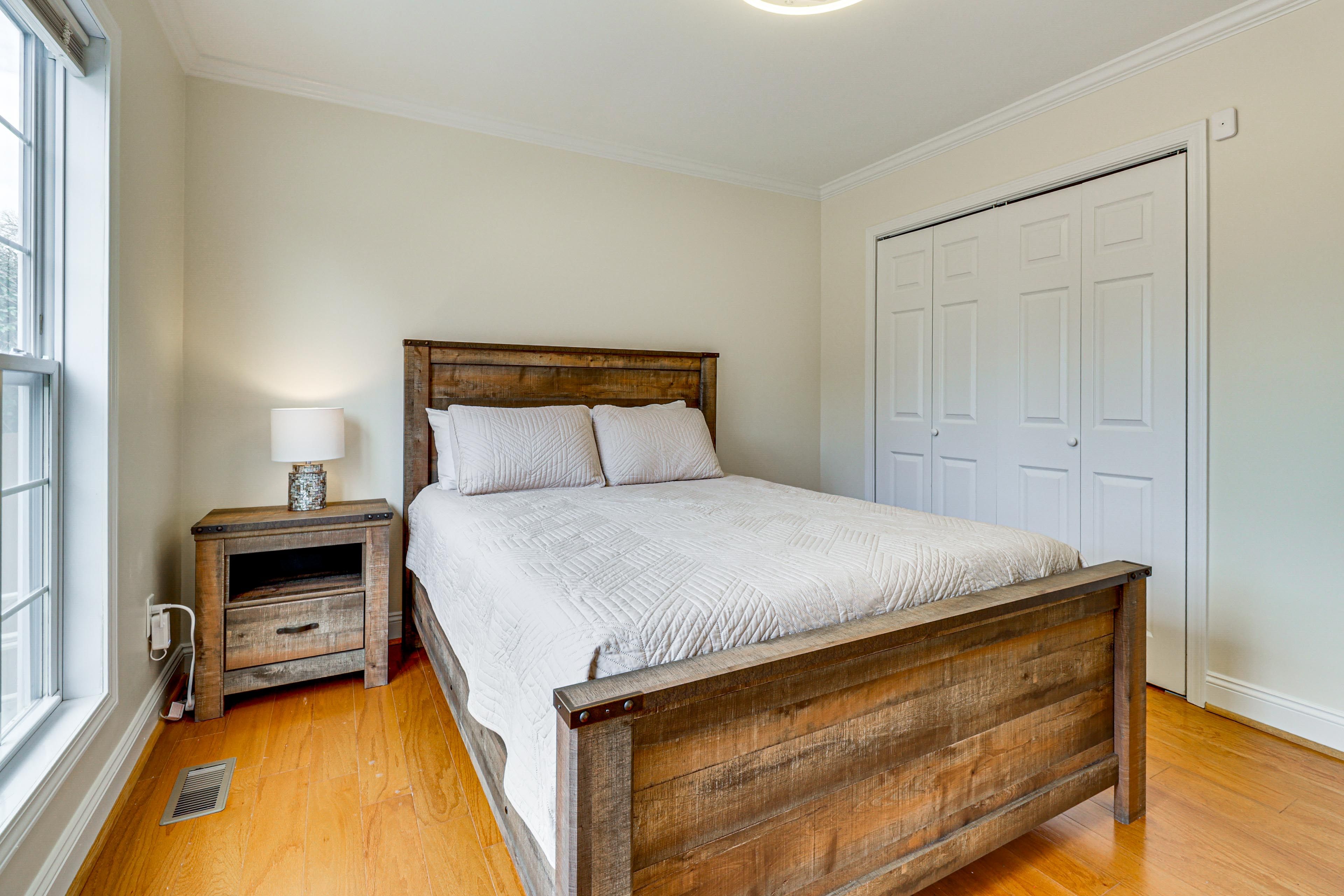 Bedroom 1 | Full Bed | 1st Floor