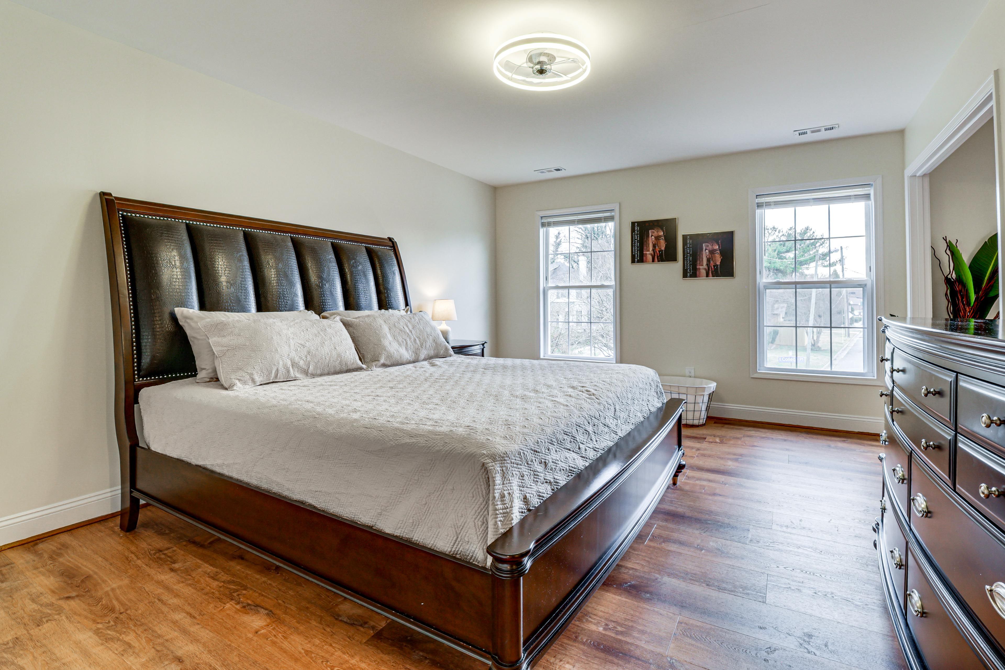 Bedroom 3 | King Bed | 1st Floor