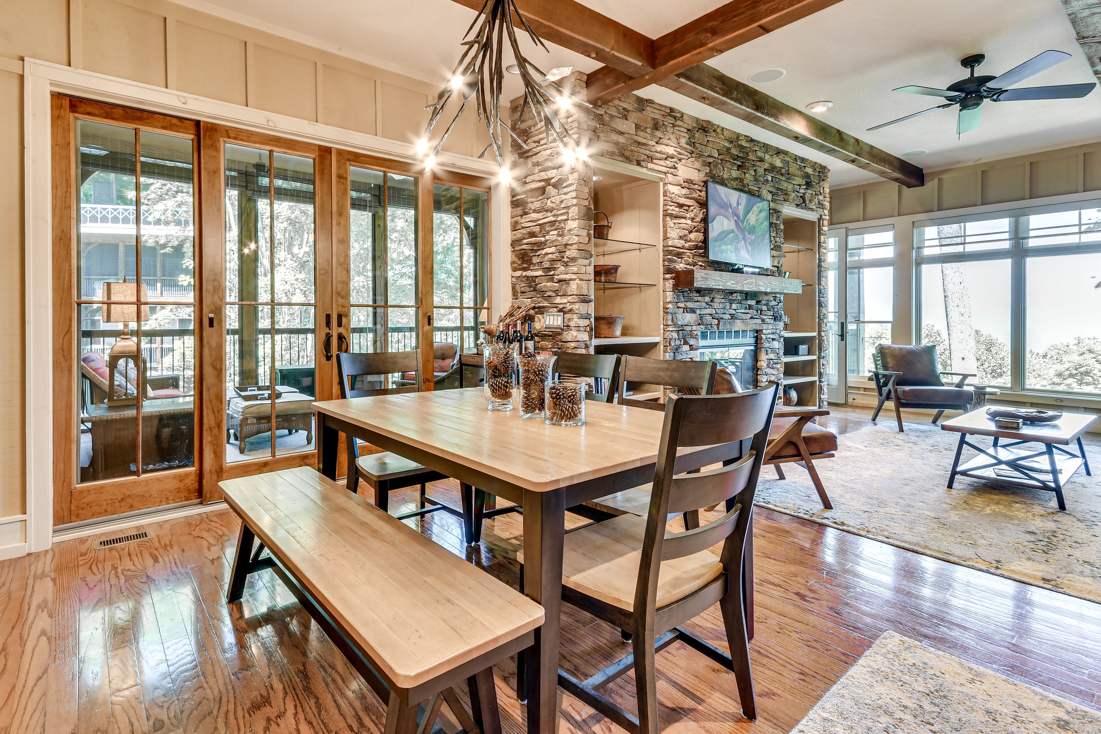 Dining Area | Dishes & Flatware Provided