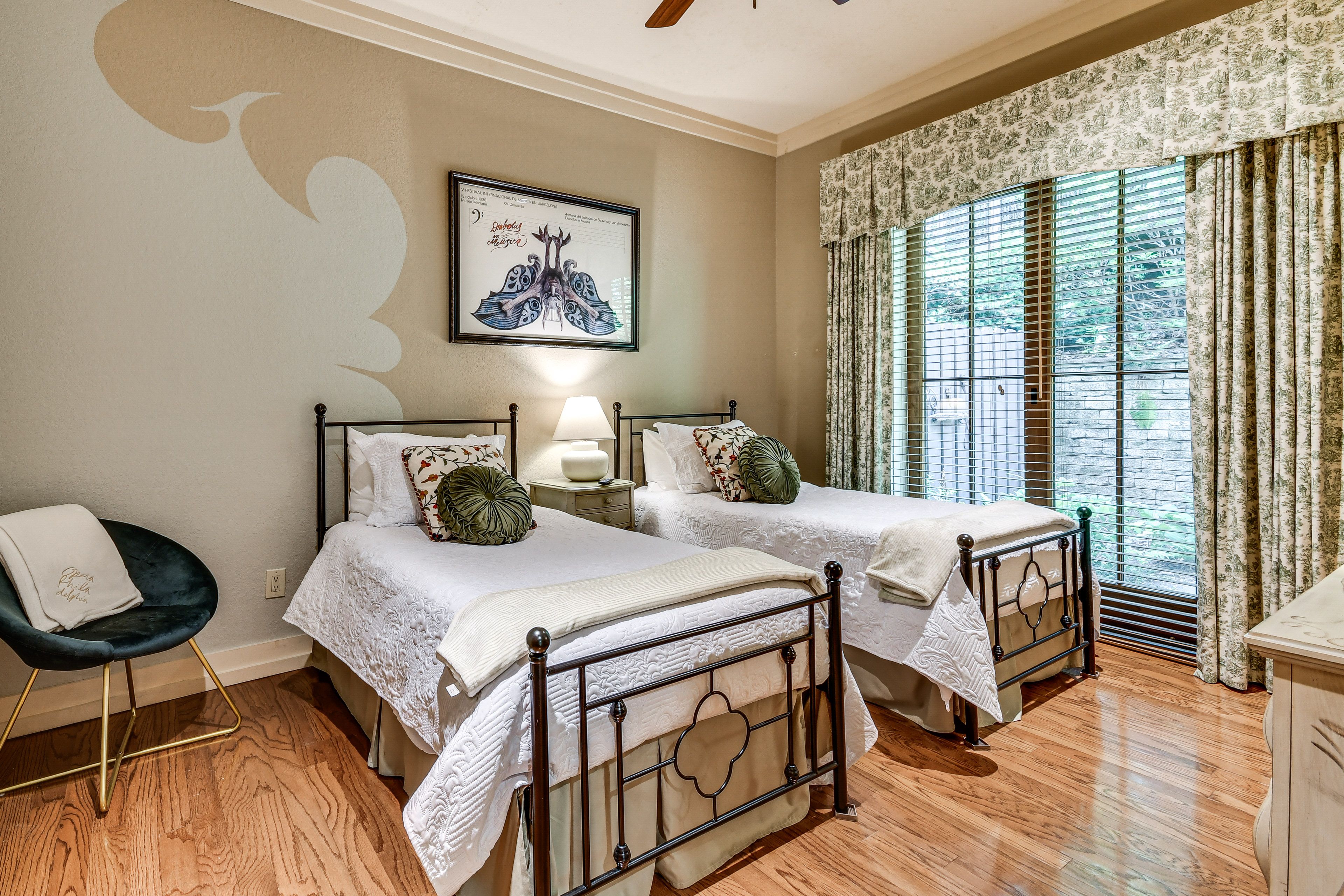 Bedroom 2 | 2 Twin Beds
