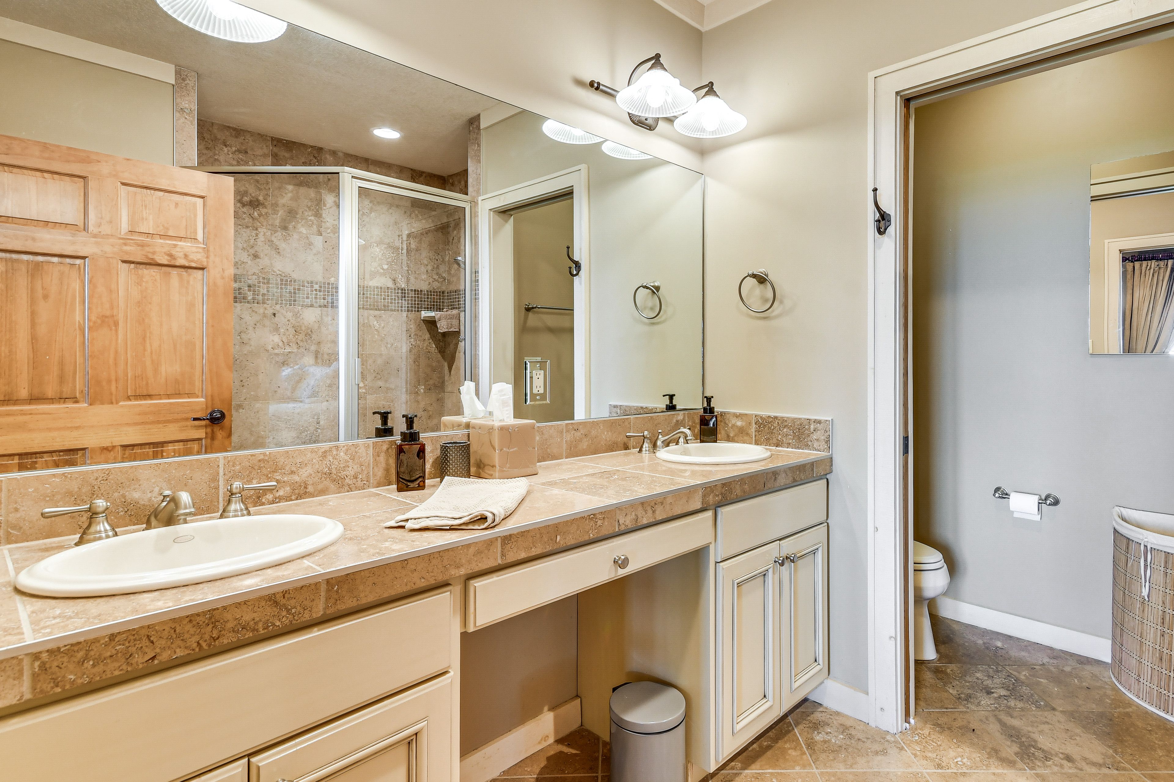 En-Suite Bathroom | Towels & Linens Provided