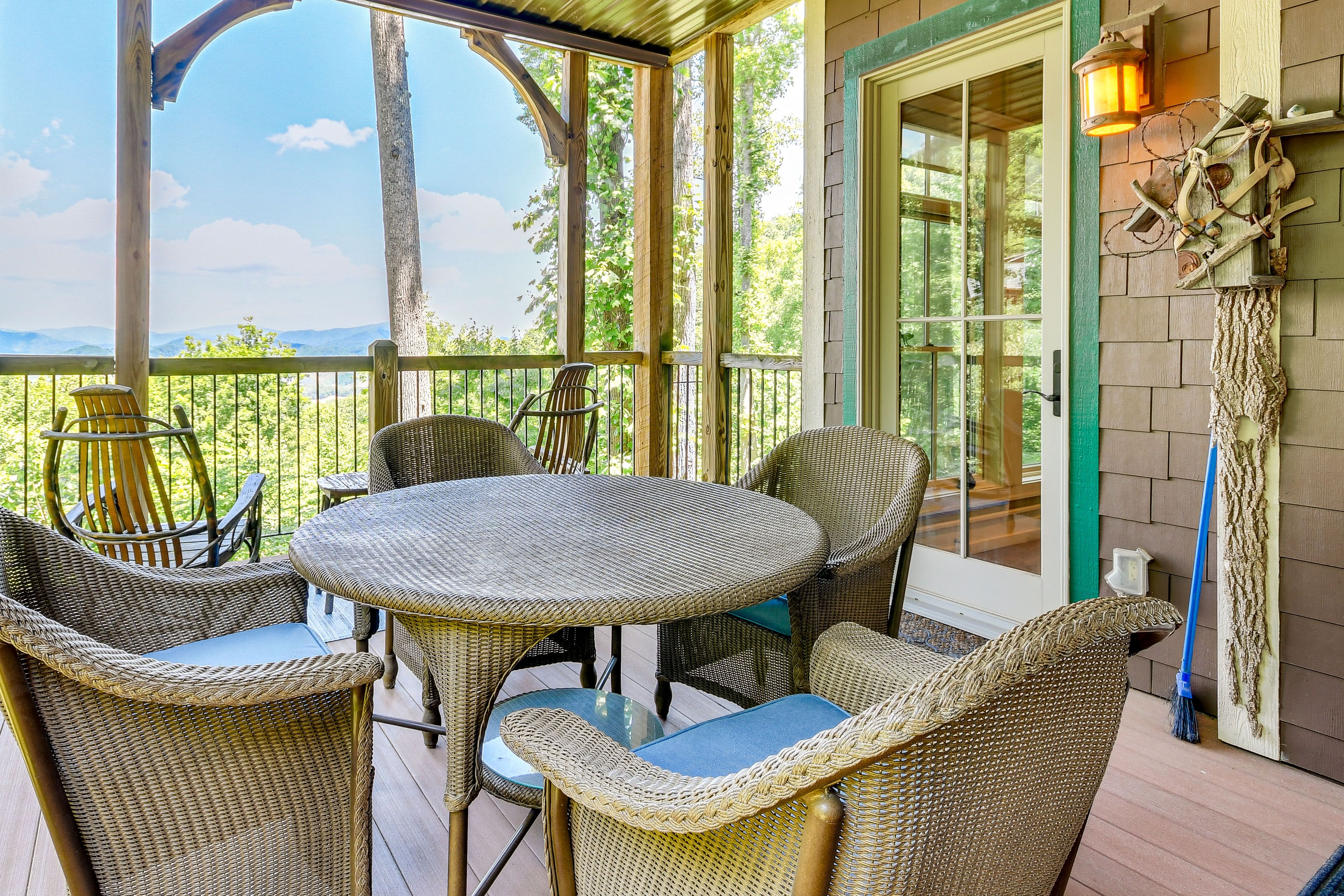 Screened Porch | Outdoor Dining | Mountain Views
