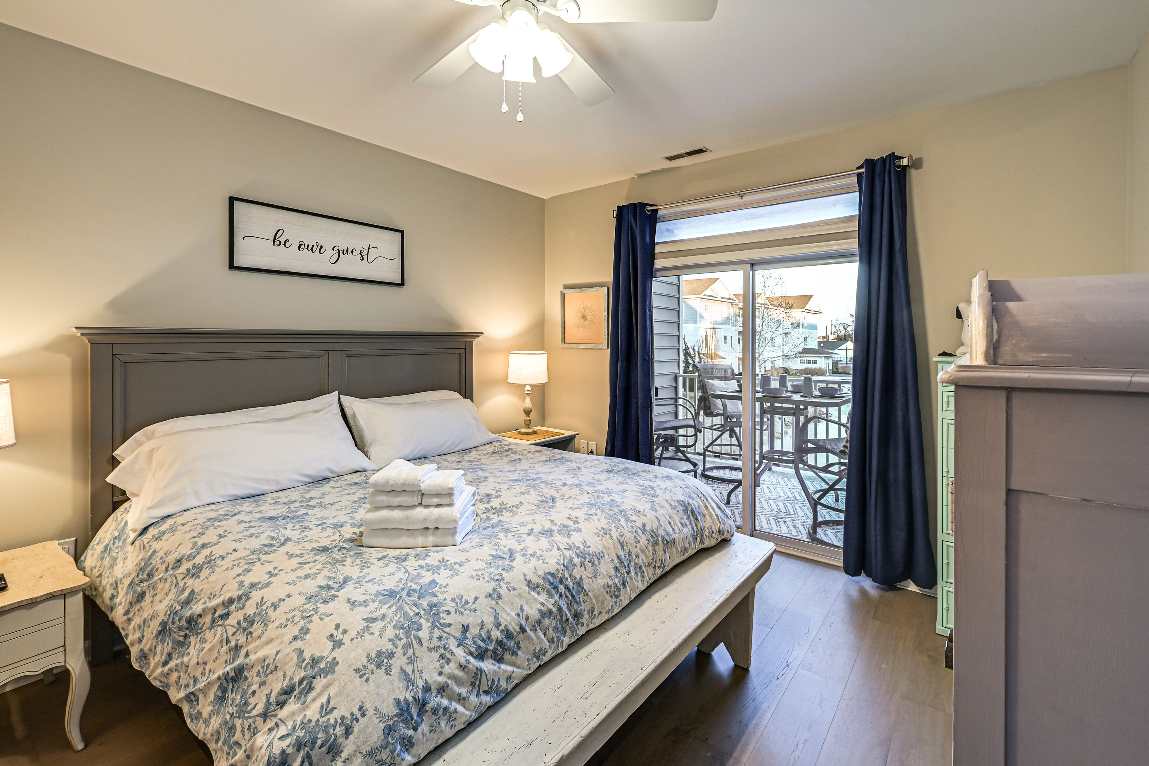 Bedroom 1 | King Bed