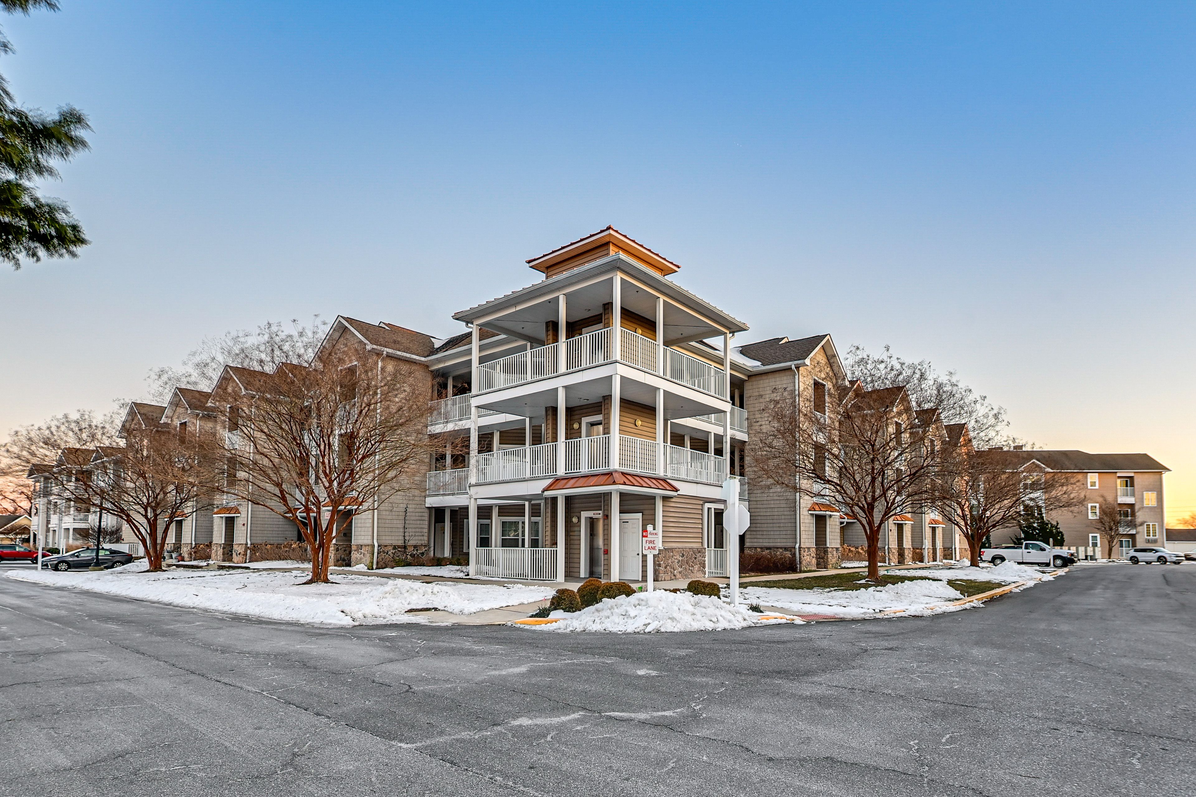 Community Parking Lot (4 Vehicles)