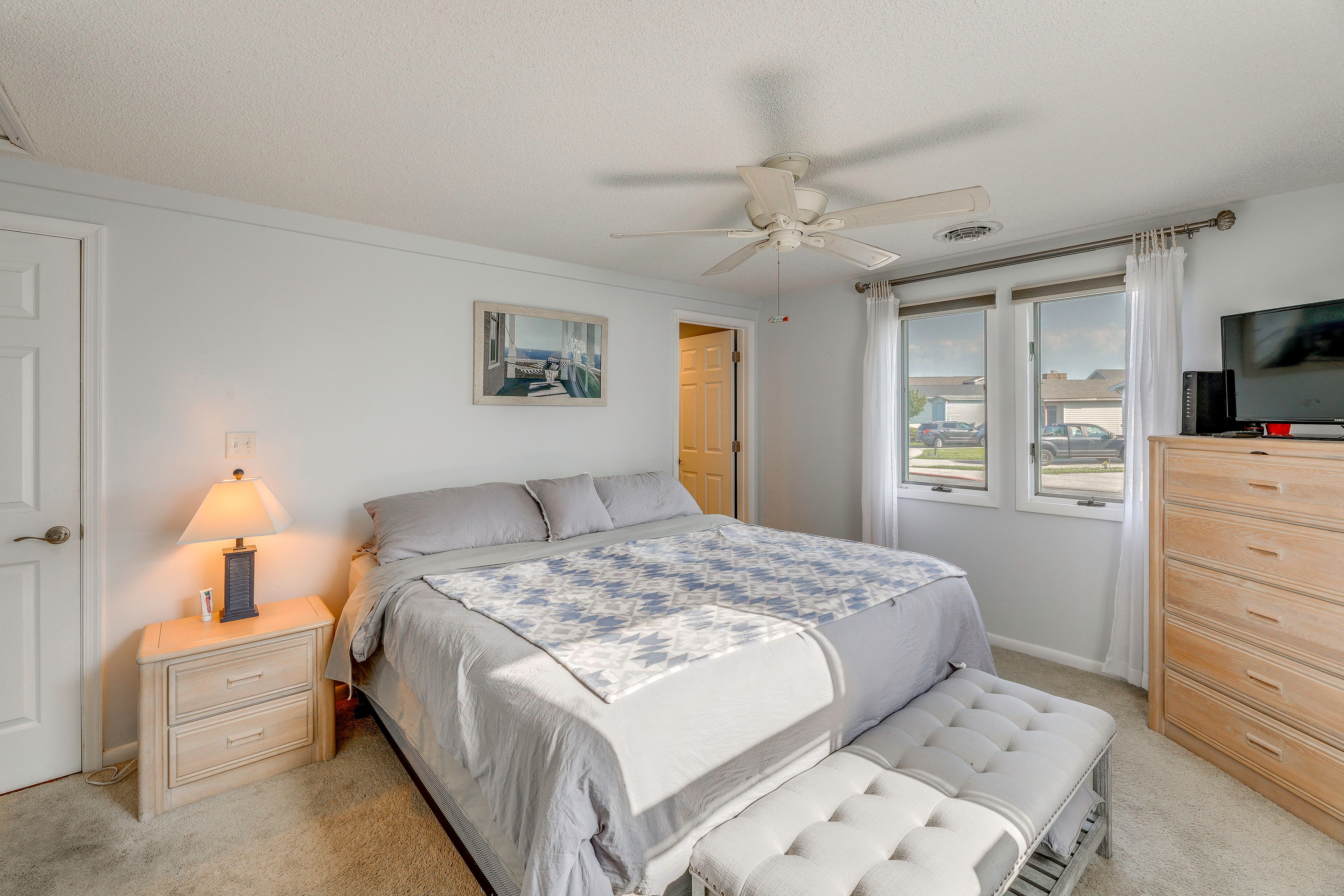 Bedroom 1 | King Bed