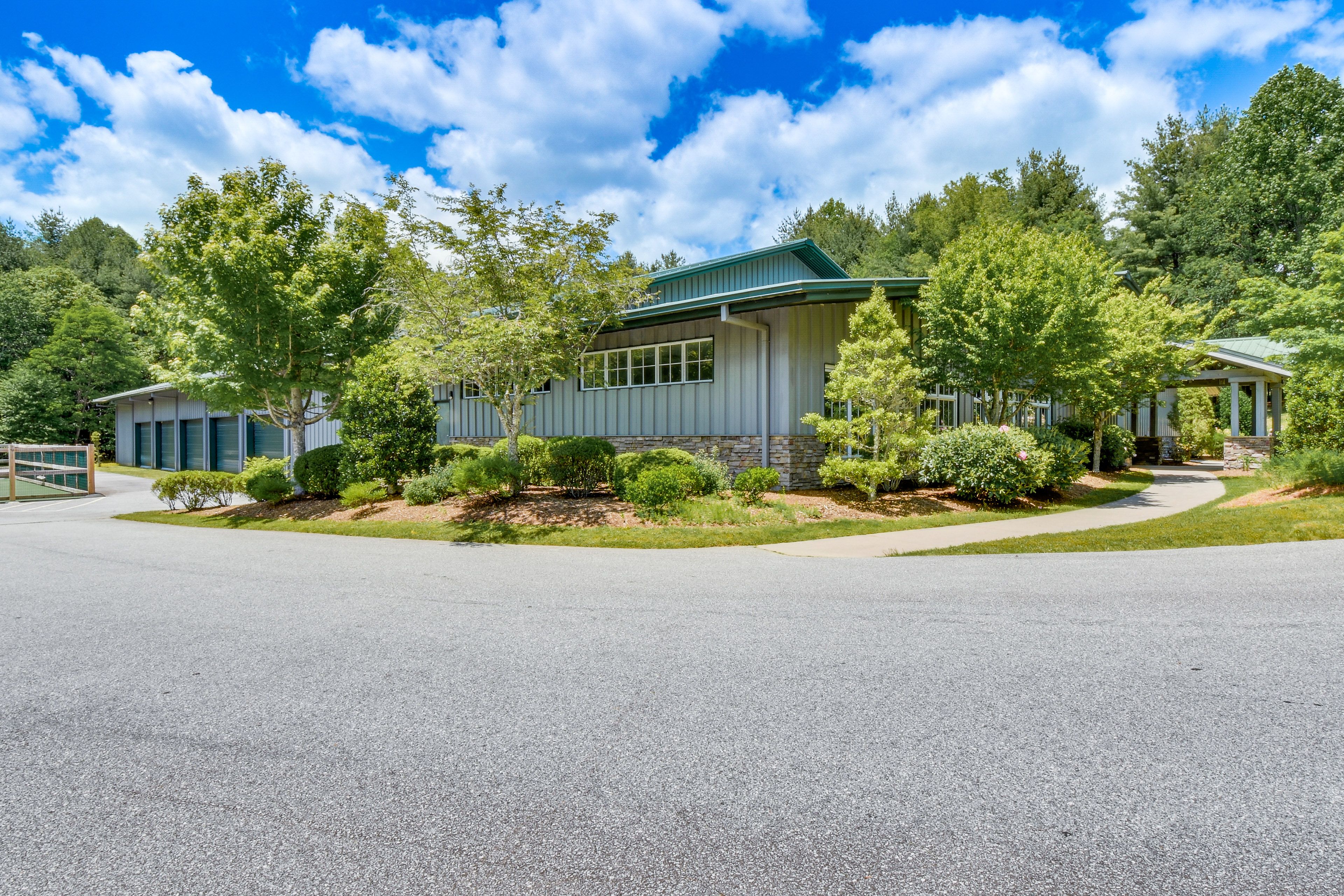 Country Club Amenities