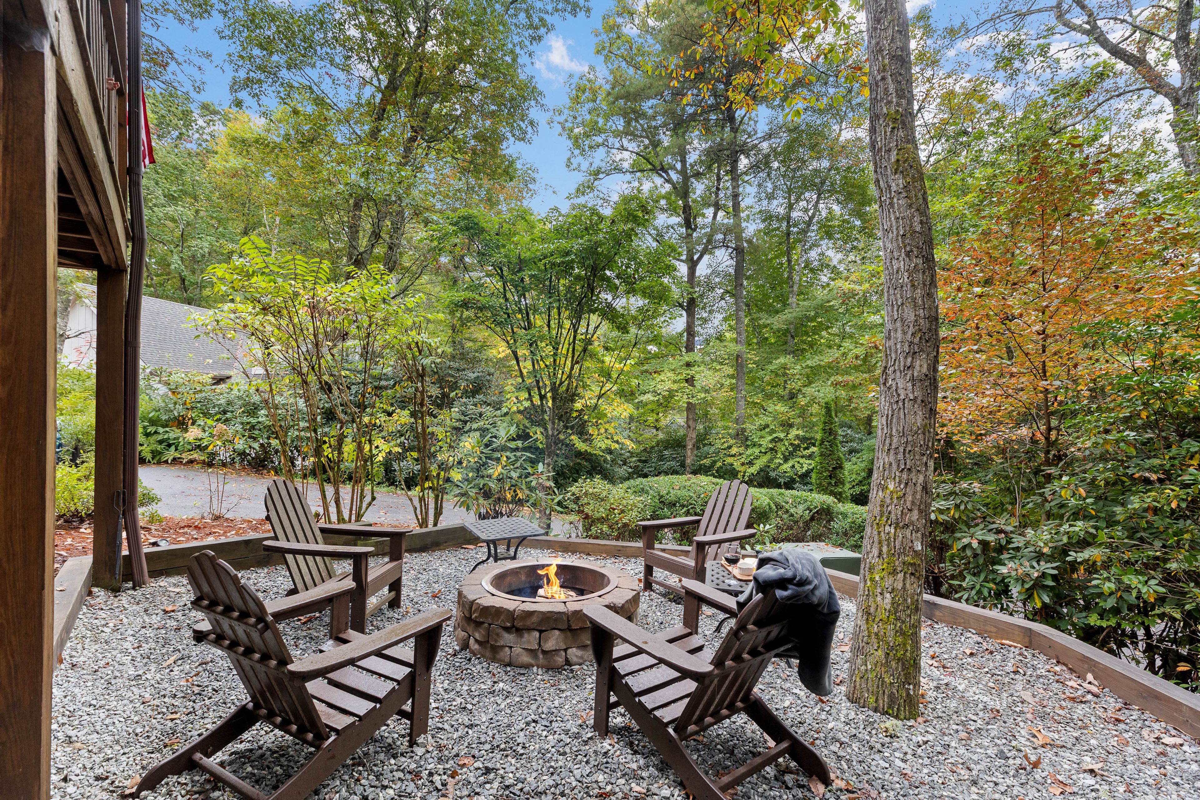 Cashiers Vacation Rental | 3BR | 2BA | 1,850 Sq Ft | Stairs to Access