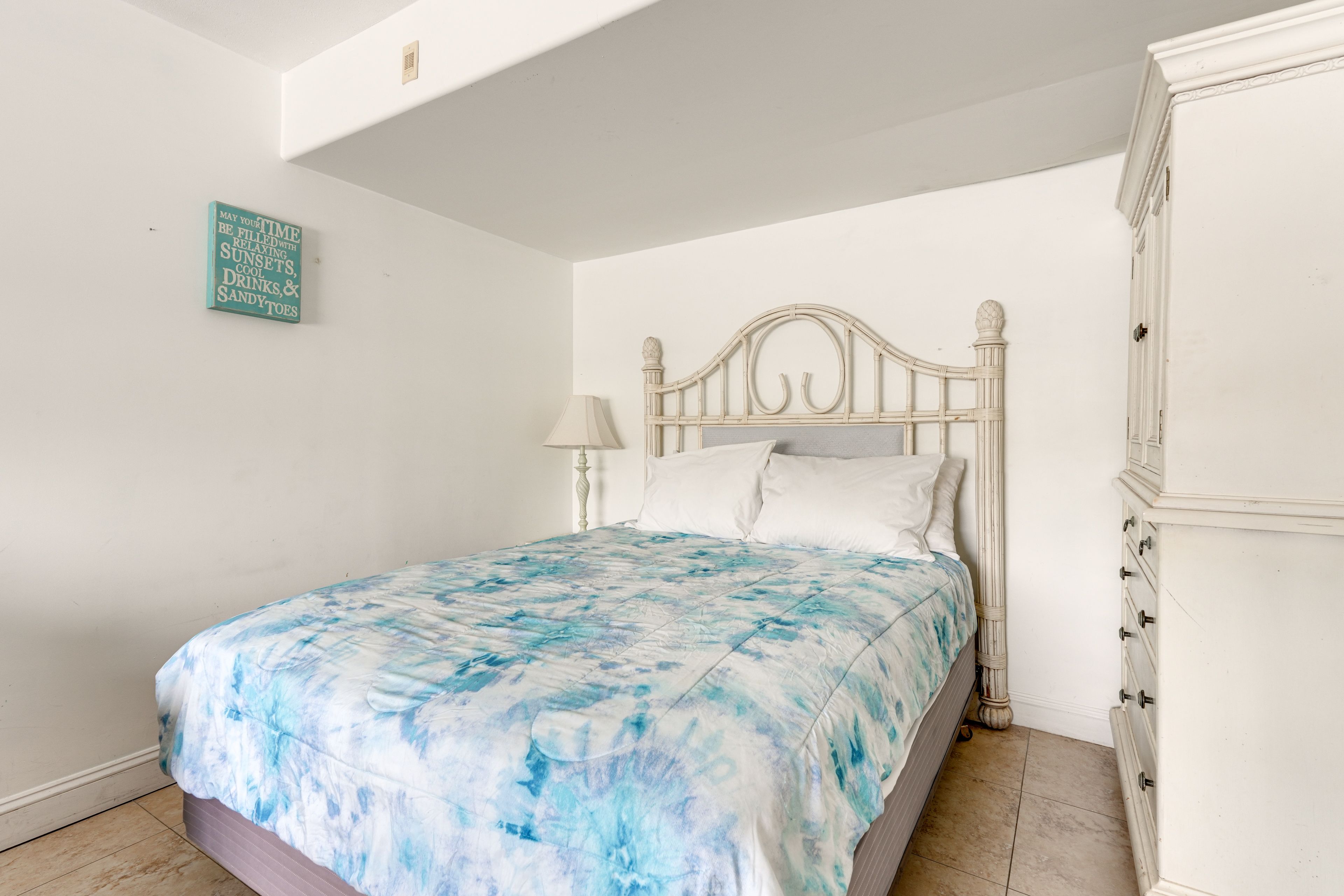 Studio | Queen Bed | Full Sleeper Sofa