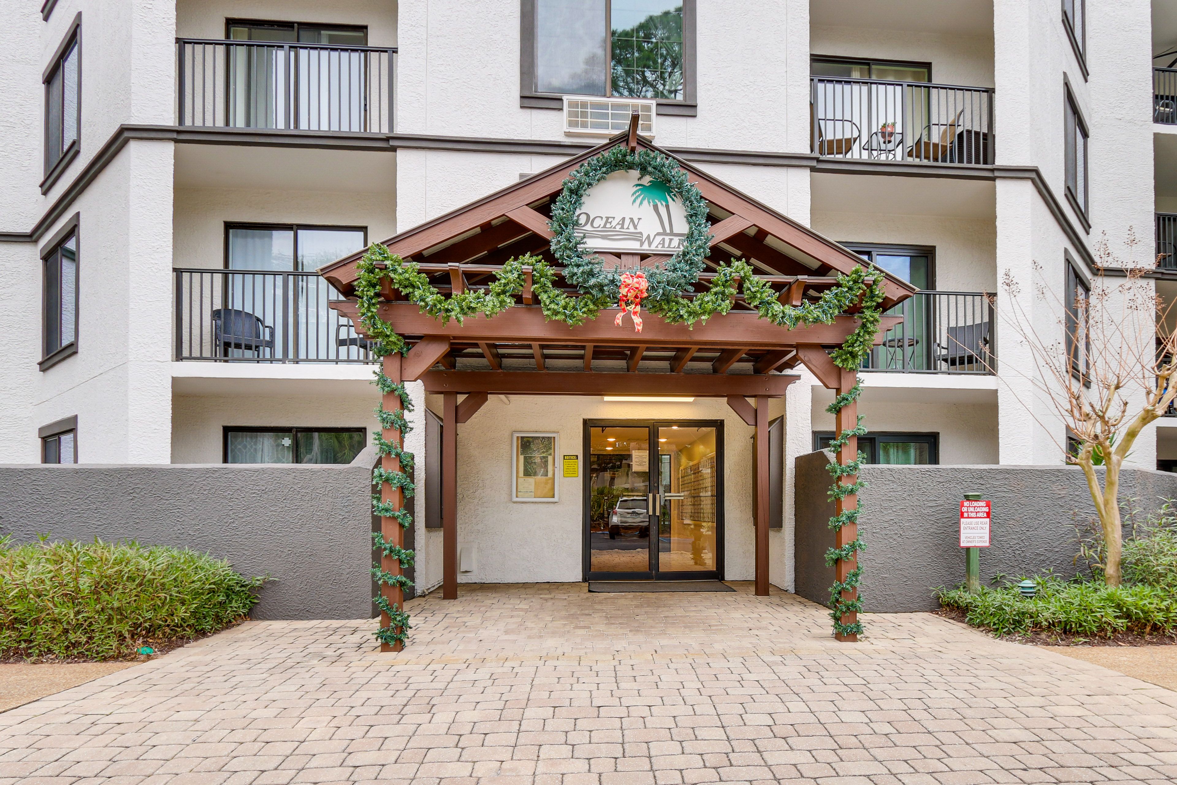 Parking | Community Lot (First-Come, First-Served)