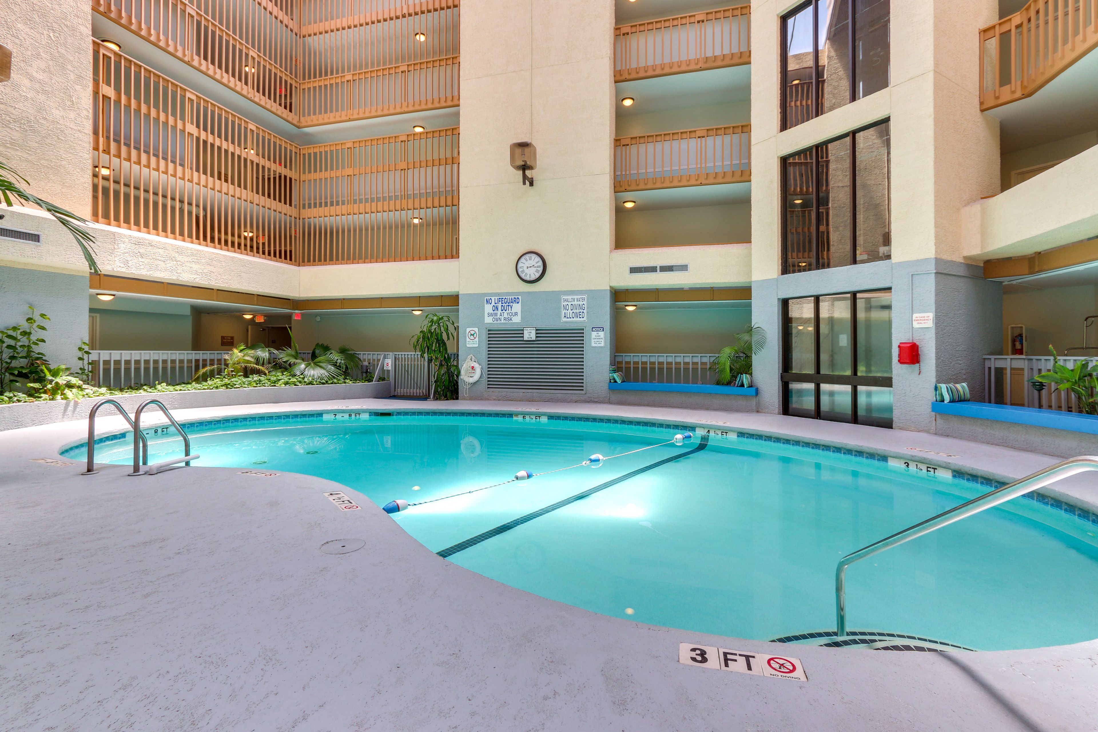 Community Pool & Hot Tub