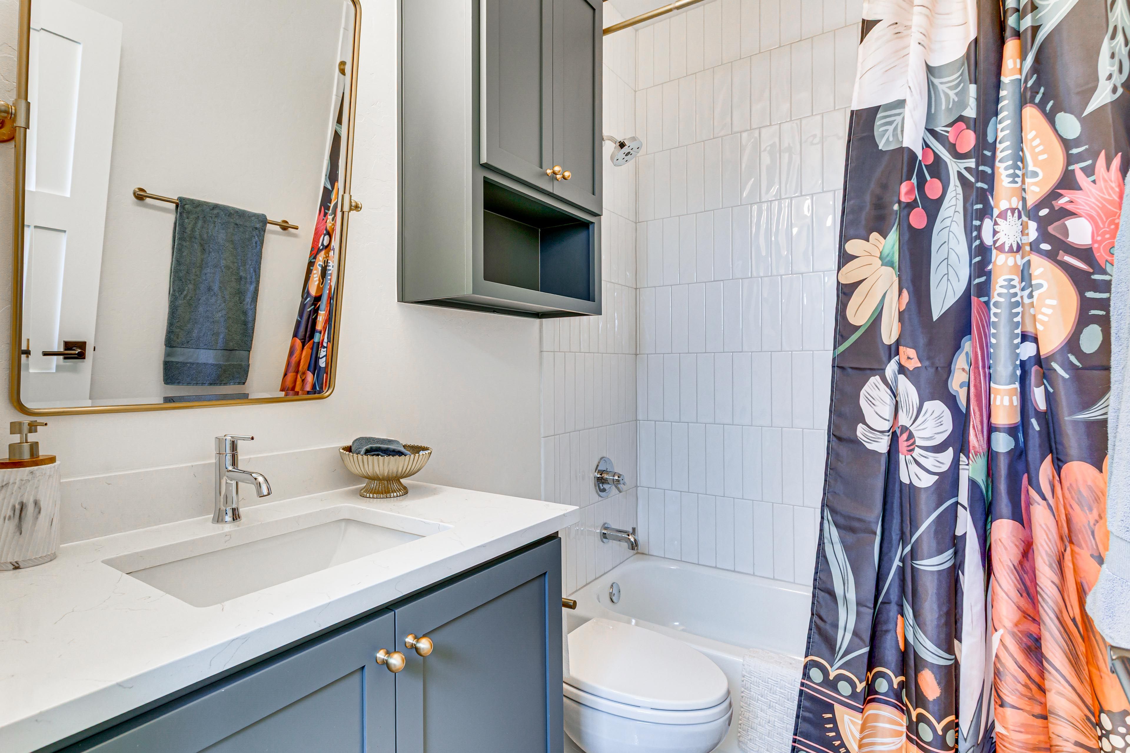 Full Bathroom | 2nd Floor