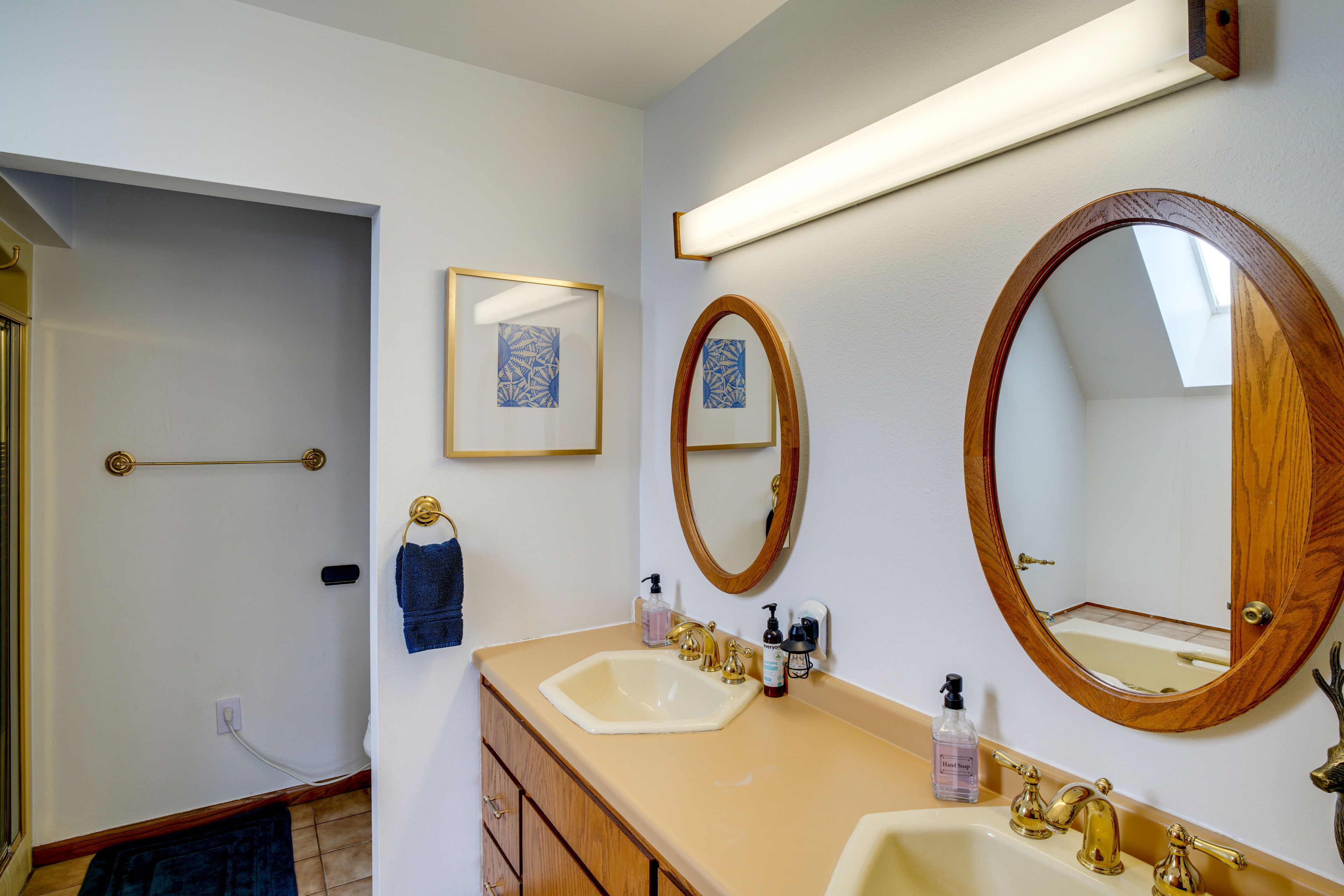 Bathroom | 2nd Floor